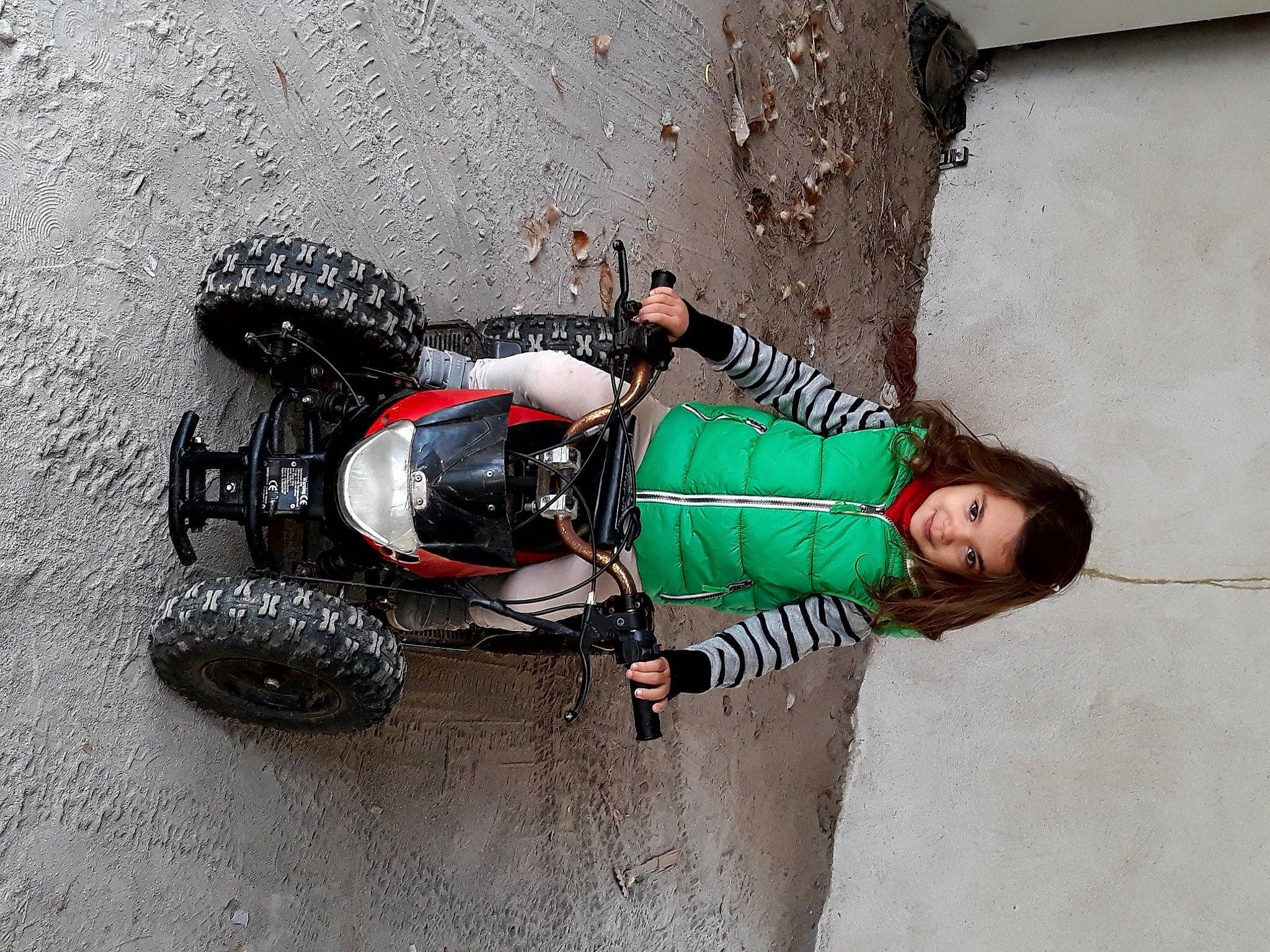 Kahyna a rejoint le concours — aidez-le/la à gagner de superbes lots ! all_terrain_vehicle, automotive_design, automotive_exterior, automotive_lighting, automotive_tire, automotive_wheel_system, bumper, extreme_sport, fun, joy, machine, monster_truck, motor_vehicle, person, recreation, rim, street_fashion, suspension, tire, tread