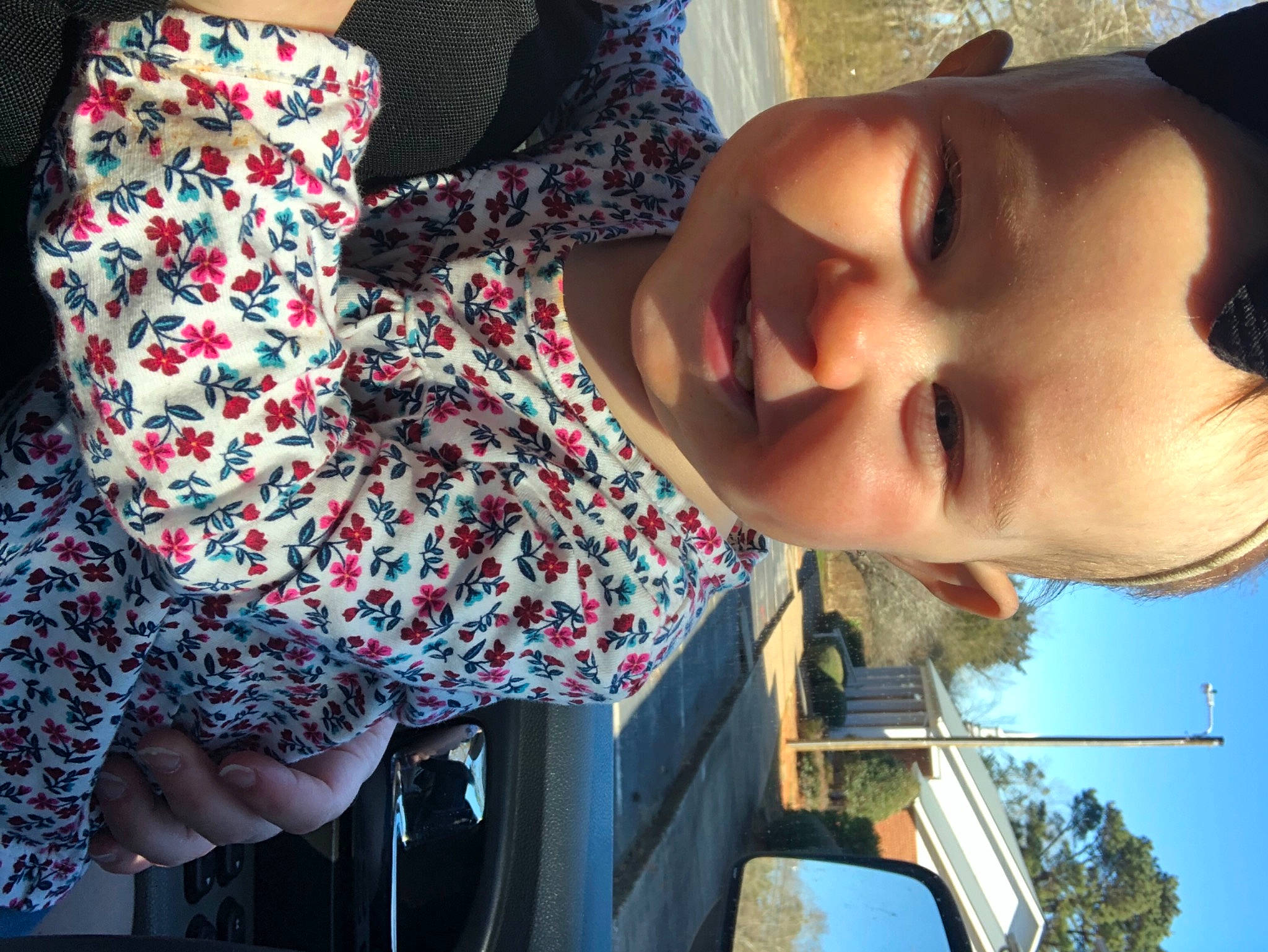 Rhylee is registered to the contest to win money with this photo: black, eyewear, green, hairstyle, hand, human_body, joy, leaf, light, lip, mouth, neck, person, photograph, plant, shoulder, skin, sky, smile, tree