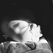 Etienne participe au concours pour gagner de l'argent avec cette photo : baby, pacifier, sleeping, black_and_white, blanket, face, infant, close_up, soft_light, peaceful, child, cozy, portrait, newborn, cute, peace, resting, clothing, indoors, quiet