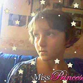 Lorie participe au concours pour gagner de l'argent avec cette photo :