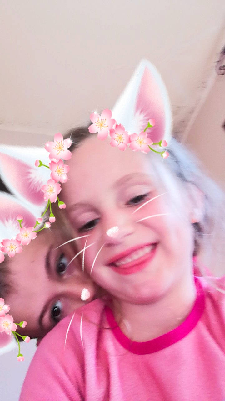 Shanna a rejoint le concours — aidez-le/la à gagner de superbes lots ! child, ear, face, flower, hair_accessory, happy, head, headgear, headpiece, headwear, joy, person, photography, pink, plant, skin, smile, toddler