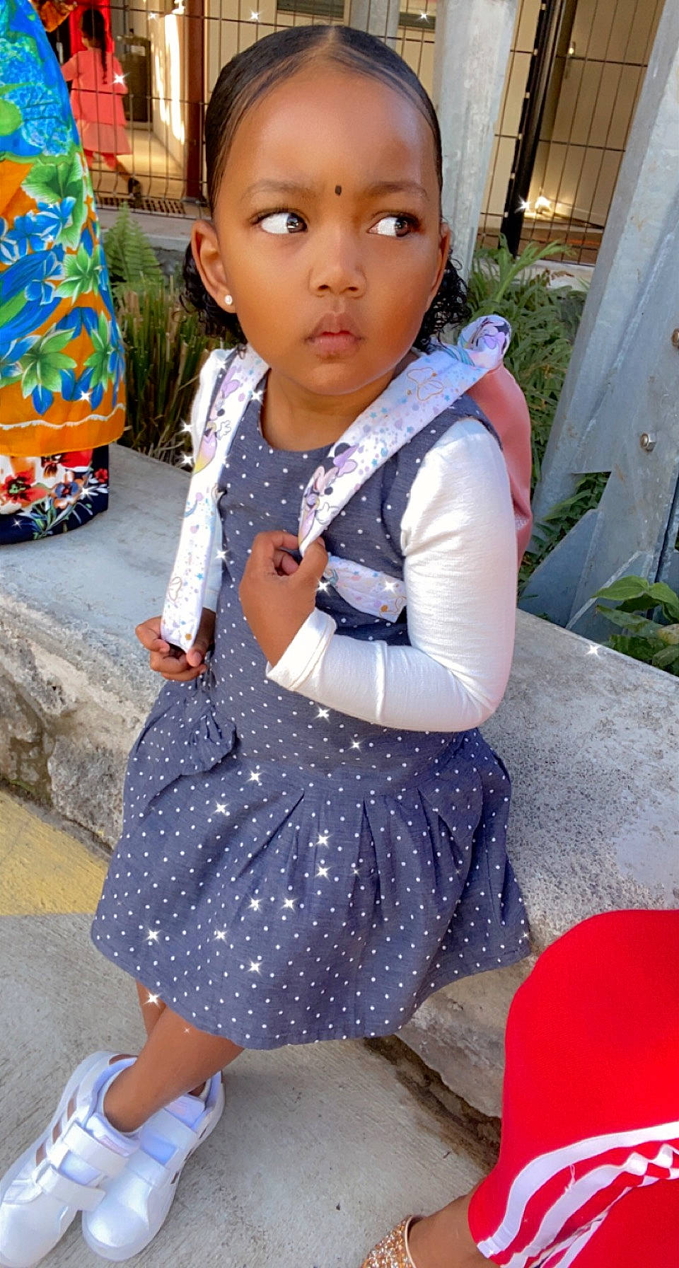 Shana a rejoint le concours — aidez-le/la à gagner de superbes lots ! baby_toddler_clothing, blue, child, fun, hairstyle, happy, head, jewellery, leisure, person, photograph, pink, plant, skin, sleeve, snapshot, street_fashion, temple, thigh, toddler