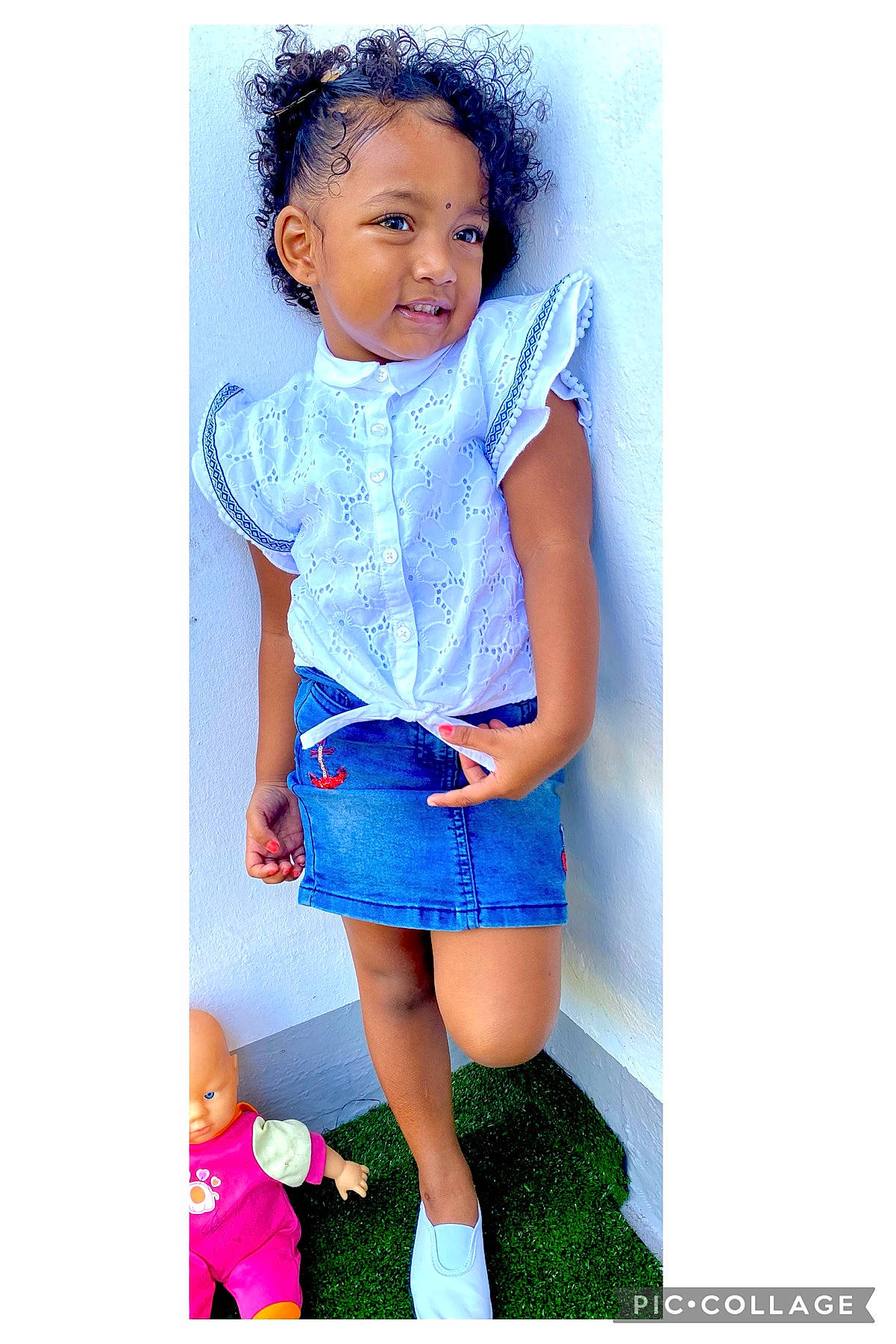 Shana a rejoint le concours — aidez-le/la à gagner de superbes lots ! baby_toddler_clothing, child, collar, denim, electric_blue, facial_expression, fashion_design, happy, magenta, outerwear, person, pink, plant, purple, shorts, shoulder, sleeve, street_fashion, t_shirt, toddler