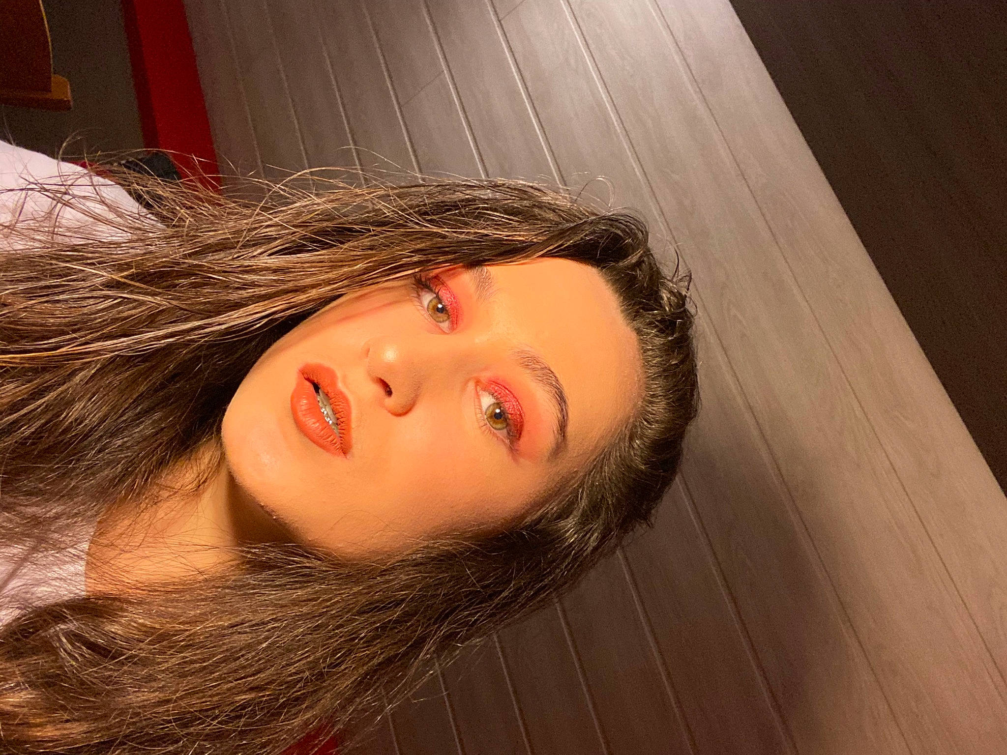 Lucie a rejoint le concours — aidez-le/la à gagner de superbes lots ! beauty, black_hair, brown, brown_hair, curtained_hair, eye_liner, eyebrow, eyelash, flash_photography, hairstyle, layered_hair, lip, long_hair, makeover, person, photo_shoot, photography, portrait_photography, selfie, step_cutting