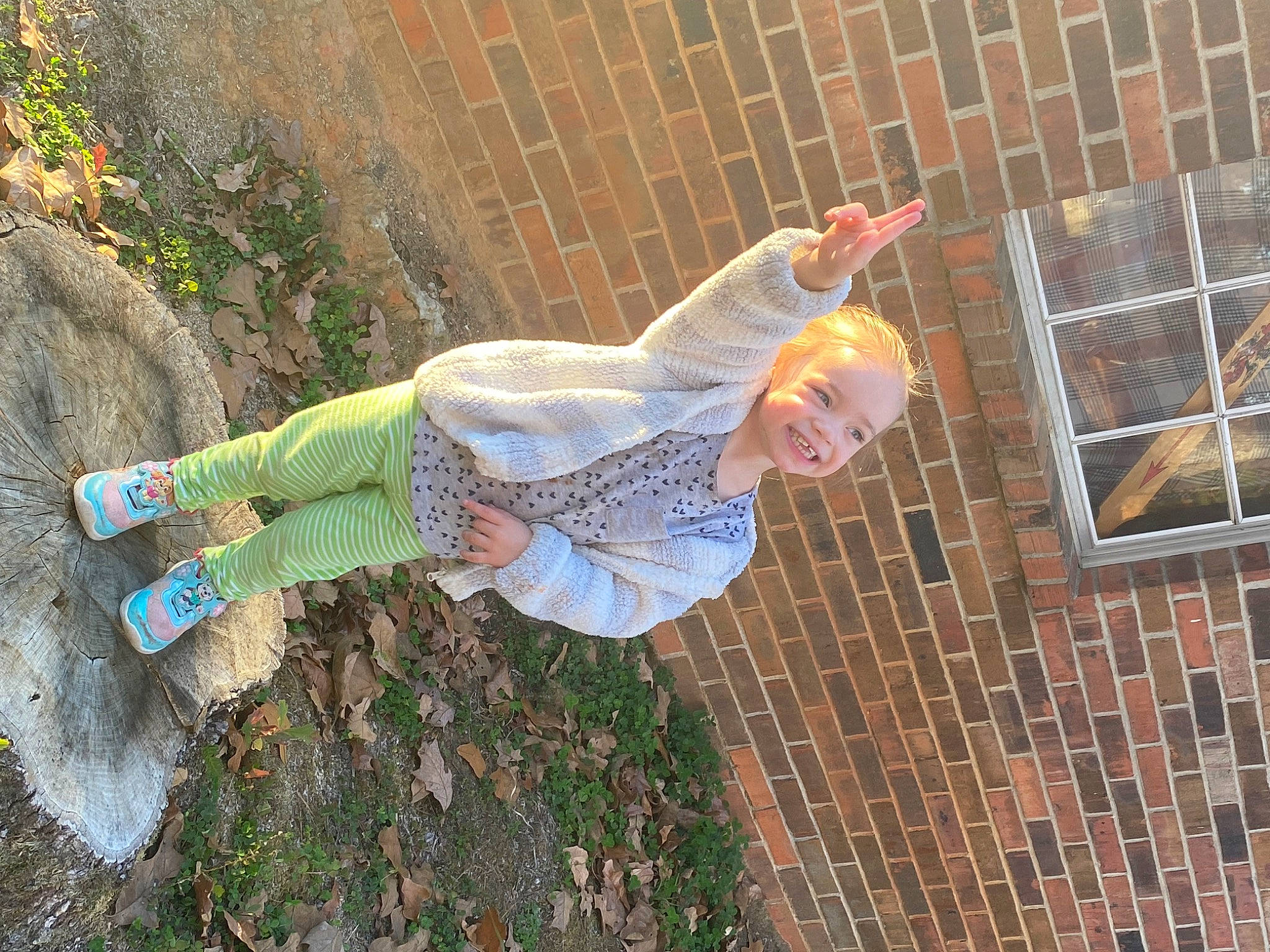 Sakari is registered to the contest to win money with this photo: brick, brickwork, child, fun, grass, happy, hat, joy, leisure, people_in_nature, person, plant, smile, soil, sunglasses, tree