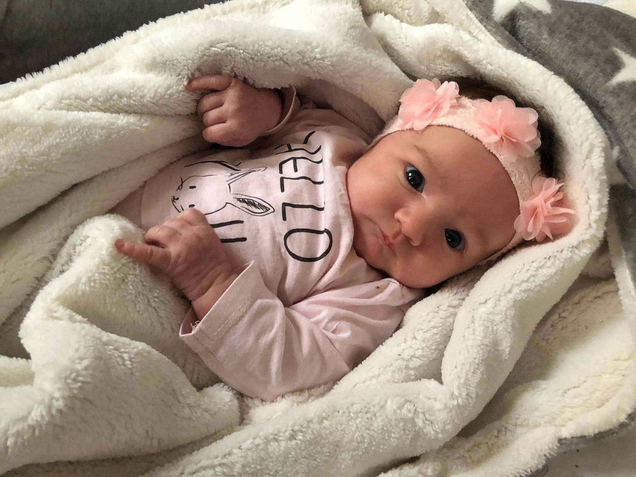 Victoria participe au concours pour gagner de l'argent avec cette photo : baby, baby_products, baby_sleeping, baby_toddler_clothing, bedding, bedtime, cheek, child, comfort, eye, eyelash, face, facial_expression, fur, head, headwear, linens, lip, person, room