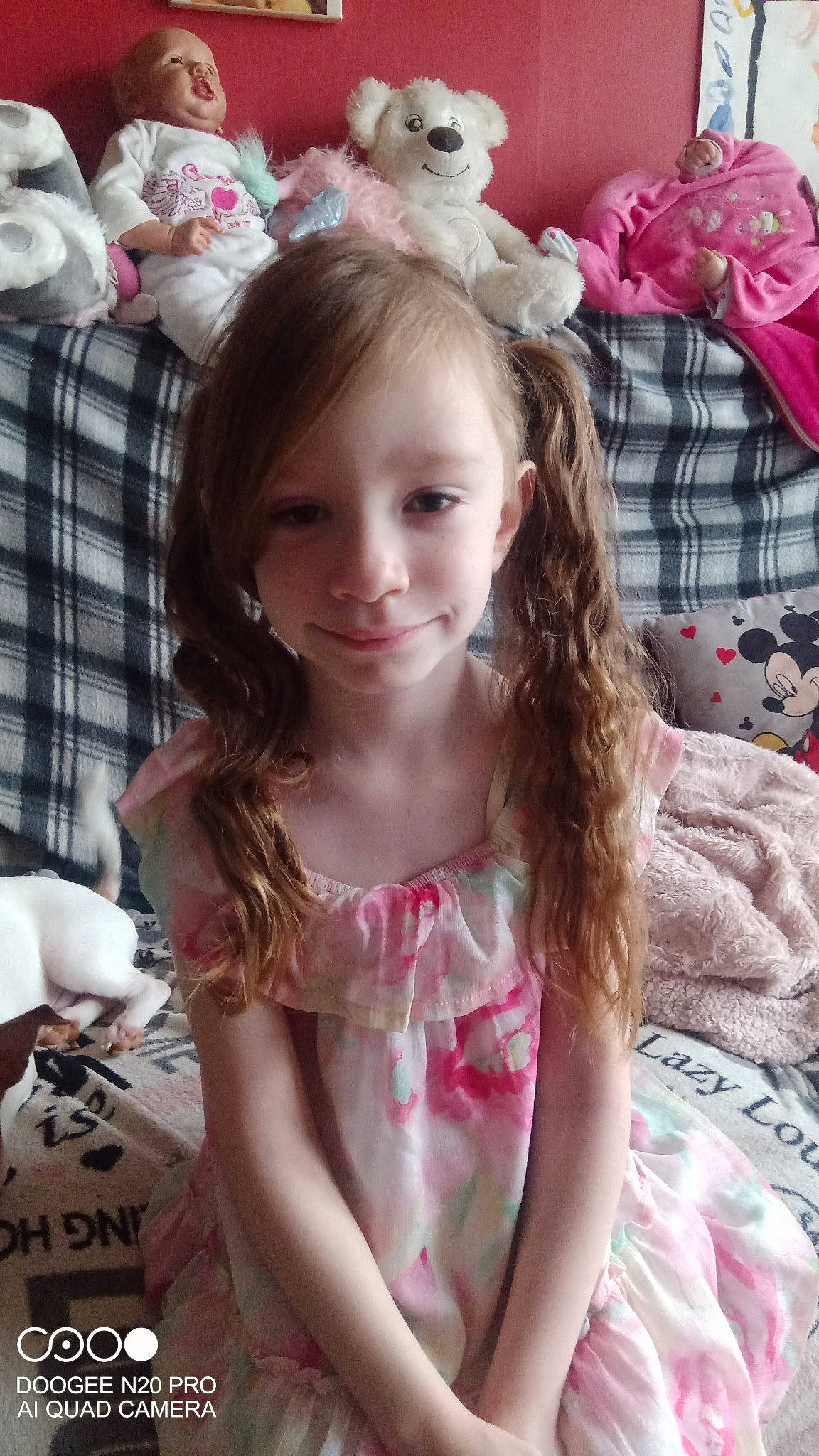 Amelia a rejoint le concours — aidez-le/la à gagner de superbes lots ! baby_toddler_clothing, blond, child, event, happy, head, joy, magenta, pattern, people, person, pink, sitting, skin, sleeve, smile, stuffed_toy, t_shirt, textile, toddler