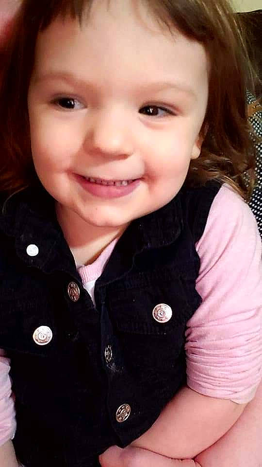 Lila is registered to the contest to win money with this photo: cheek, chin, collar, dress_shirt, eye, eyebrow, facial_expression, happy, head, human_body, iris, joy, lip, neck, nose, organ, outerwear, person, skin, sleeve