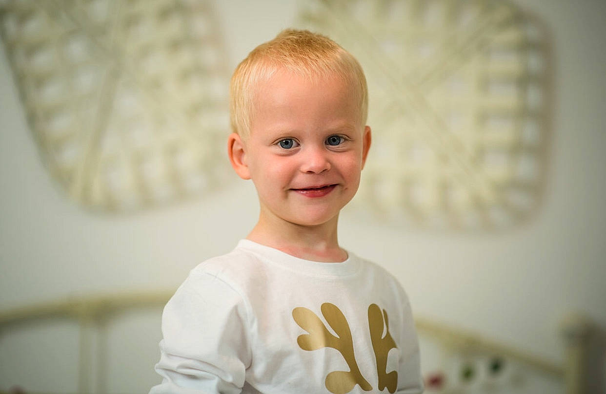 Trace is registered to the contest to win money with this photo: arm, baby, cheek, child, chin, eye, face, facial_expression, head, human, joy, organ, people, person, photograph, photography, skin, smile, standing, toddler