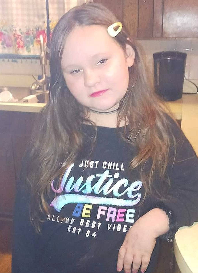 Heavenly is registered to the contest to win money with this photo: beauty, blond, brown_hair, cheek, clothing, cooking, cool, eye, eyebrow, eyelash, face, hair, hairstyle, head, lip, long_hair, neck, organ, person, sleeve