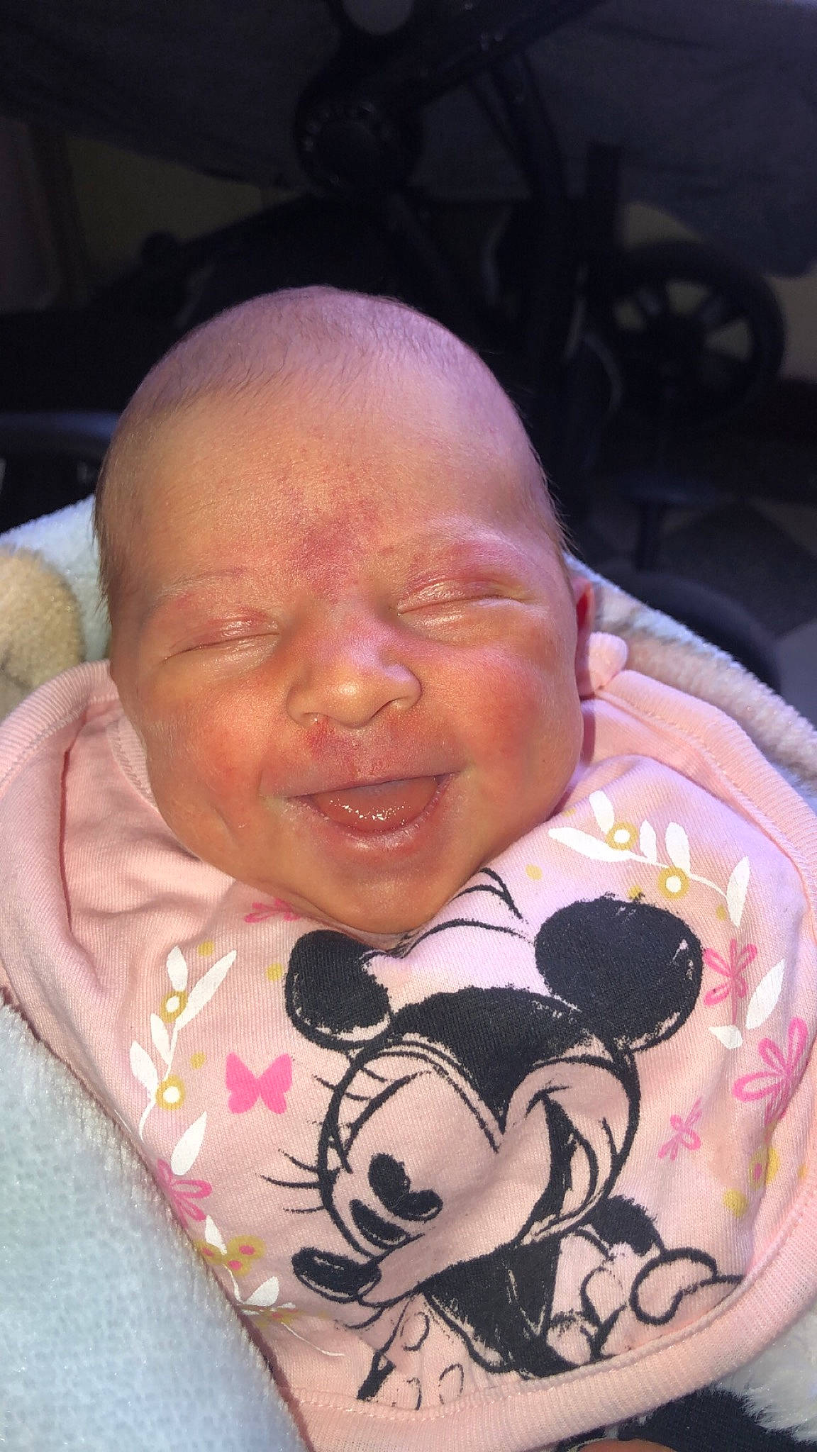 Emma participe au concours pour gagner de l'argent avec cette photo : baby, baby_toddler_clothing, cheek, child, comfort, crying, ear, eye, happy, head, lip, mammal, mouth, nose, person, pink, skin, sleeve, smile, textile