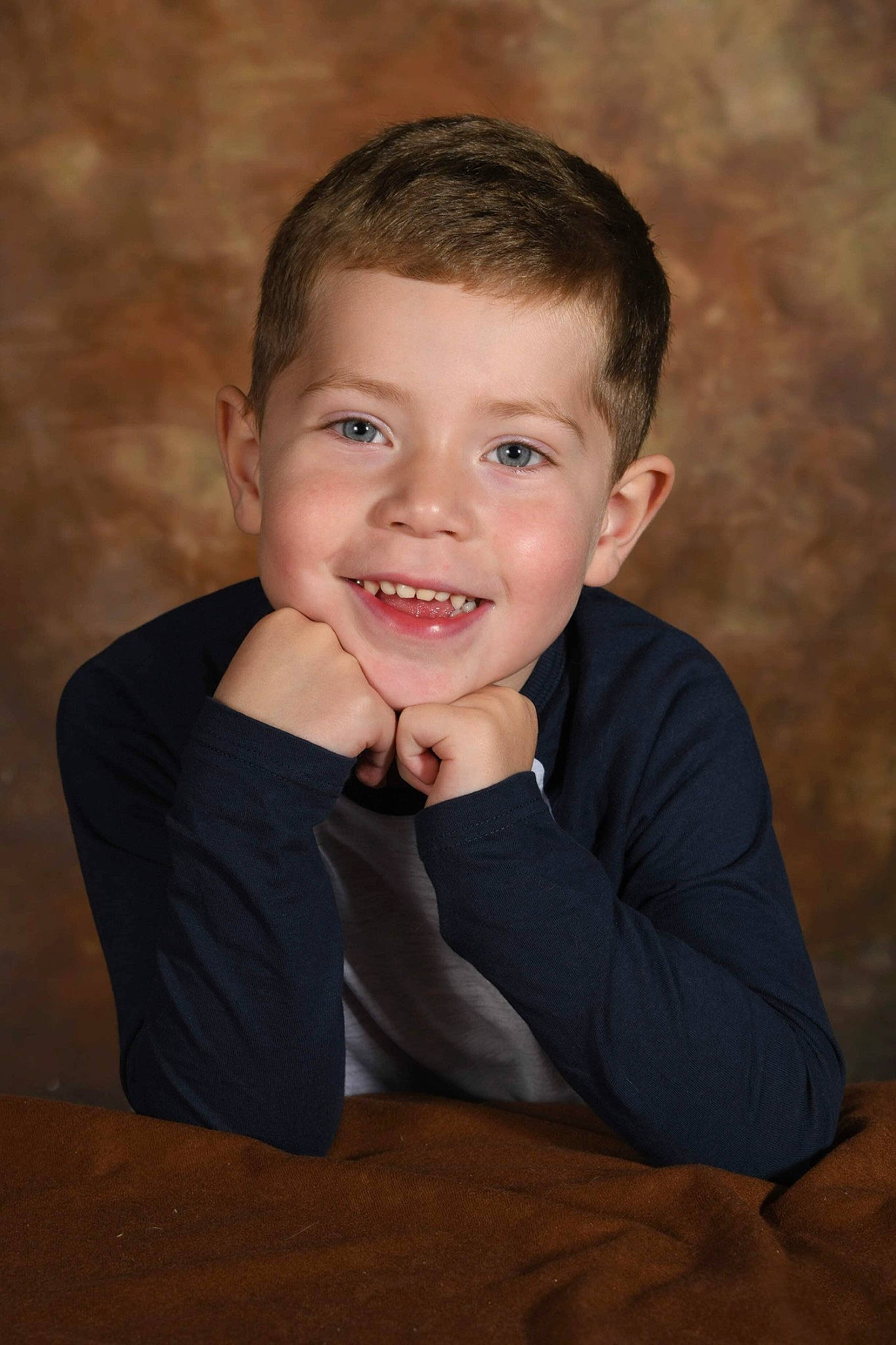 Nolan a rejoint le concours — aidez-le/la à gagner de superbes lots ! cheek, child, flash_photography, forehead, formal_wear, fun, gesture, happy, iris, jaw, joy, laugh, lip, nose, person, portrait_photography, sitting, sleeve, smile, t_shirt