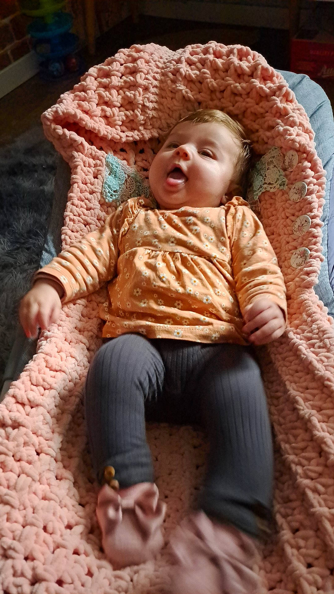 Allya participe au concours pour gagner de l'argent avec cette photo : baby, baby_toddler_clothing, cheek, child, comfort, eye, flooring, foot, fun, fur, head, human_body, nose, person, sitting, skin, sleeve, toddler, wood, wool