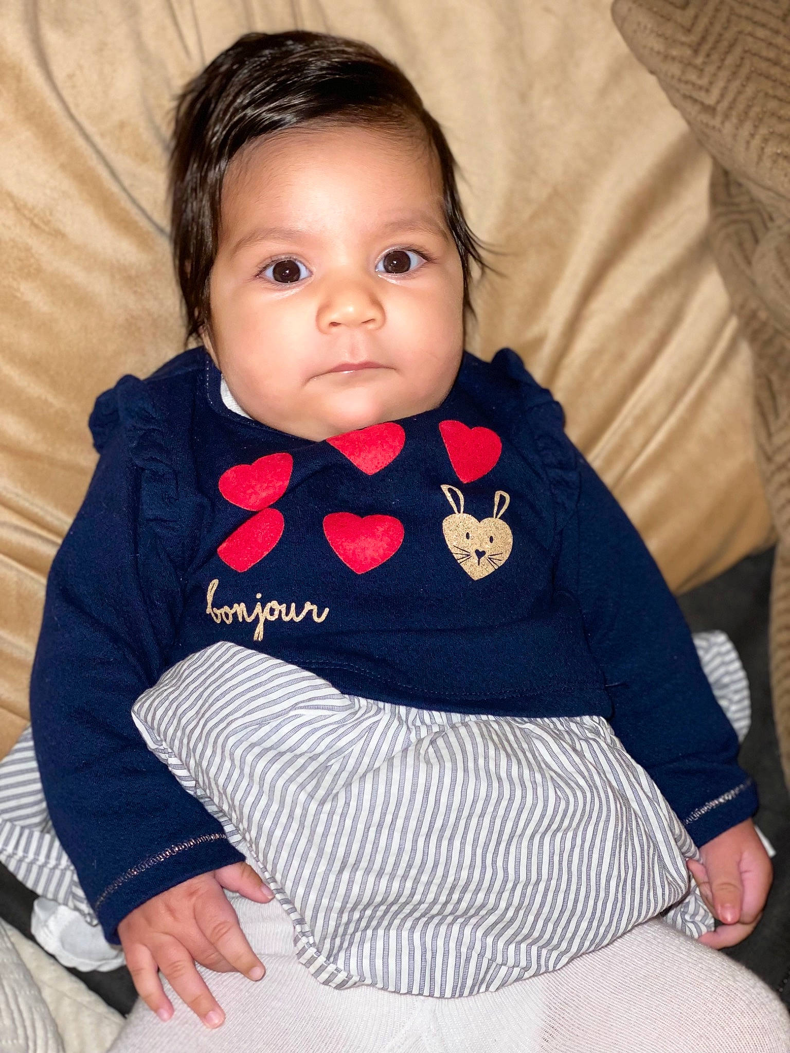 Ayline participe au concours pour gagner de l'argent avec cette photo : baby, baby_toddler_clothing, bow_tie, cheek, chin, collar, comfort, dress, dress_shirt, face, hair, human_body, lip, neck, outerwear, pattern, person, skin, sleeve, textile