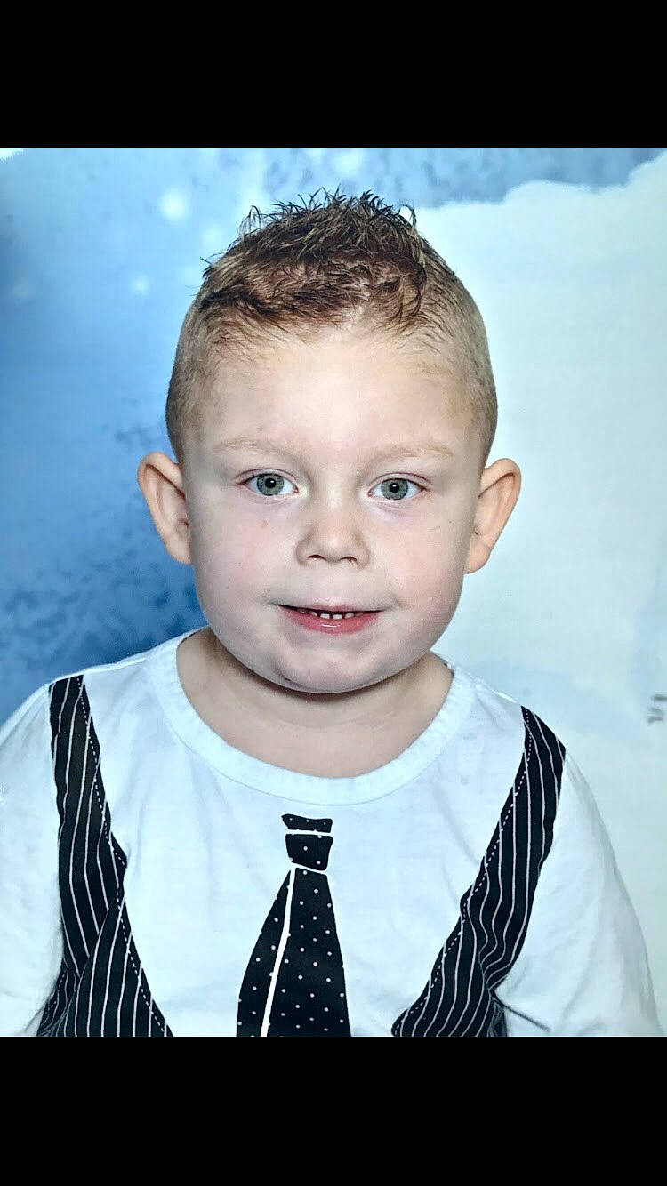 Mattéo a rejoint le concours — aidez-le/la à gagner de superbes lots ! azure, cheek, chin, cool, eye, eyebrow, eyelash, face, flash_photography, happy, iris, jaw, lip, neck, nose, outerwear, person, photograph, sleeve, smile