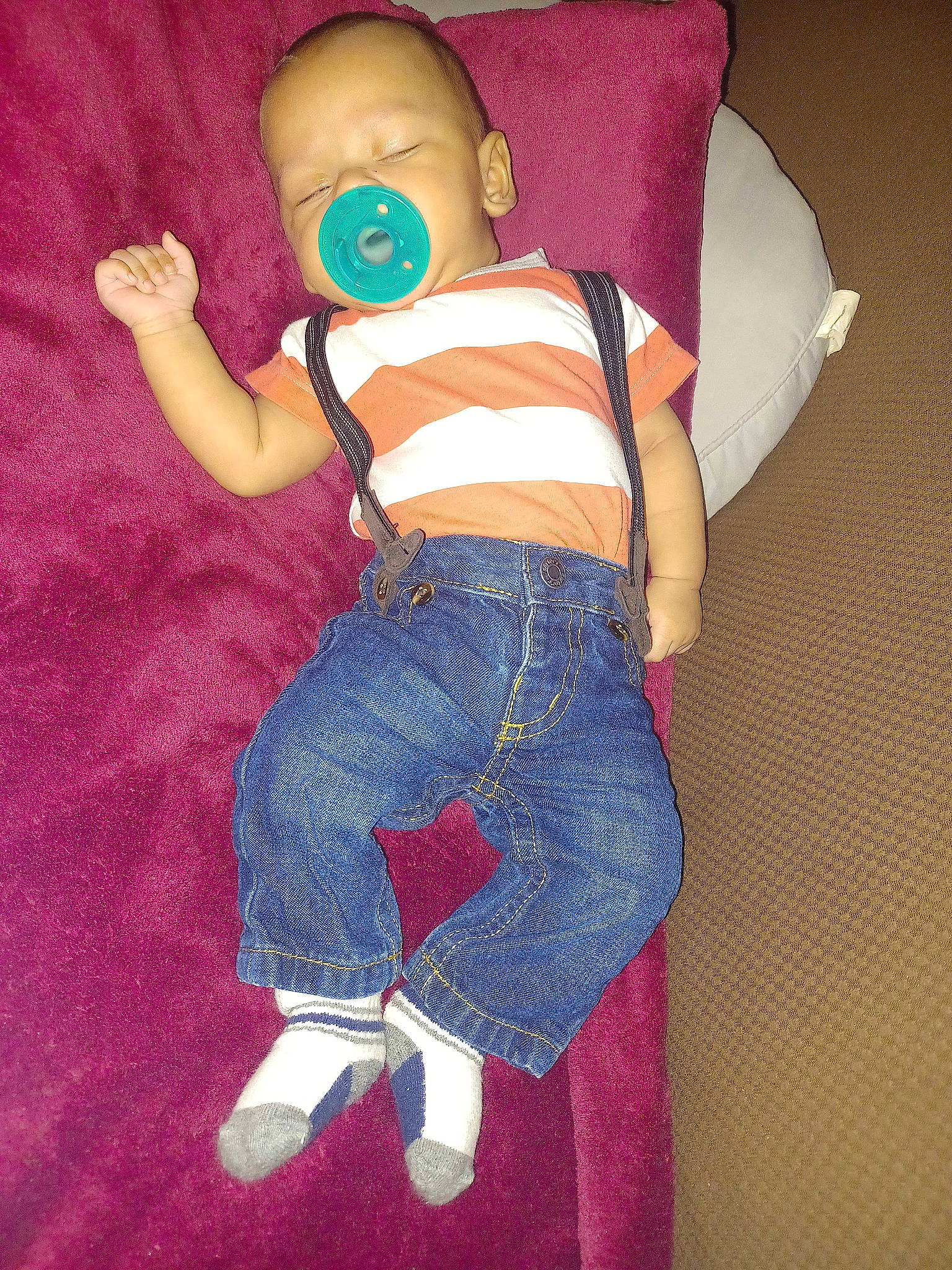 Carlos is registered to the contest to win money with this photo: baby, baby_toddler_clothing, cheek, child, denim, finger, head, human_body, jeans, leg, organ, person, pink, product, purple, skin, sleeve, thigh, toddler, trunk