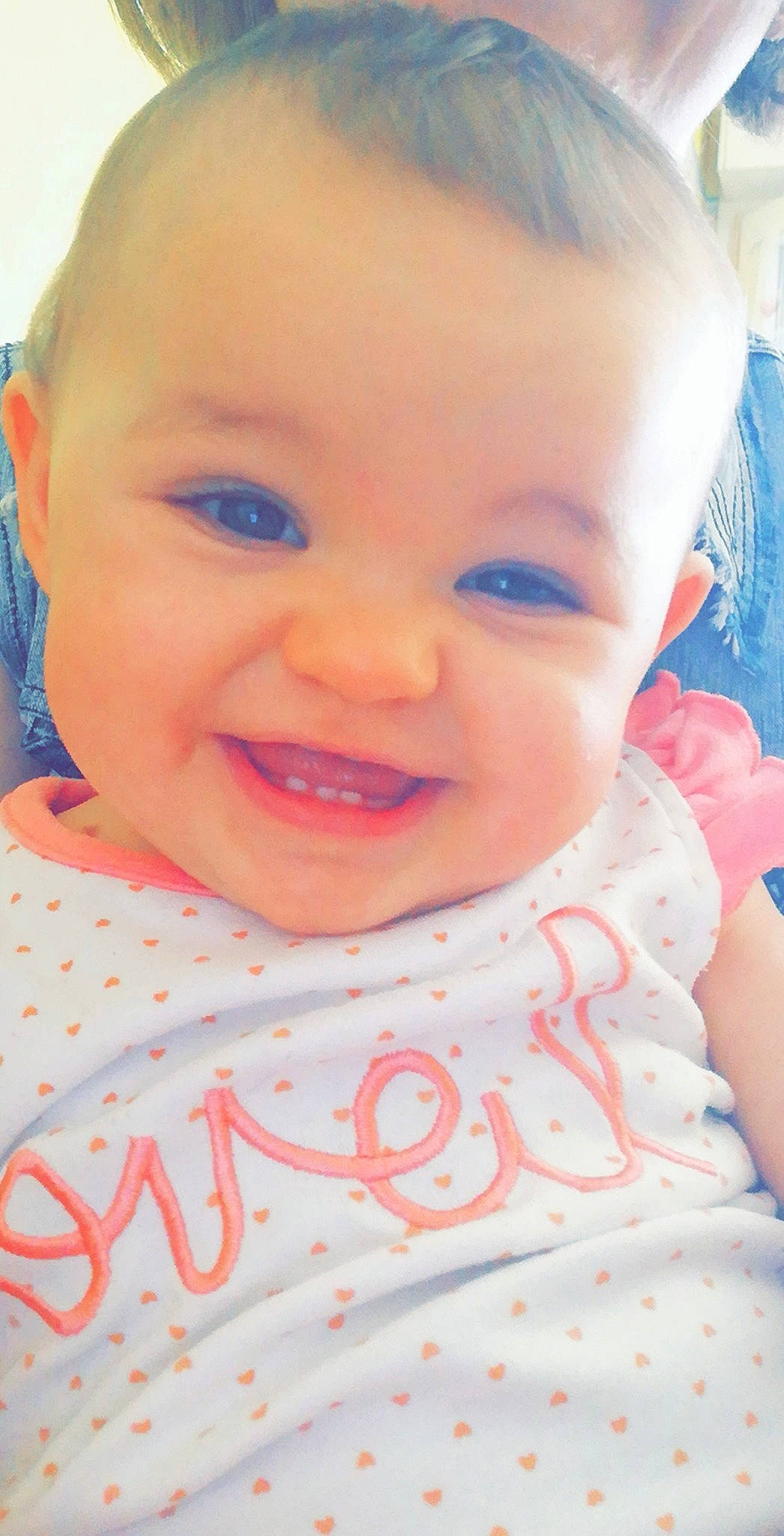 Eléna a rejoint le concours — aidez-le/la à gagner de superbes lots ! baby, beauty, cheek, child, chin, close_up, cool, eye, eyebrow, face, facial_expression, forehead, head, joy, lip, mouth, nose, person, pink, skin