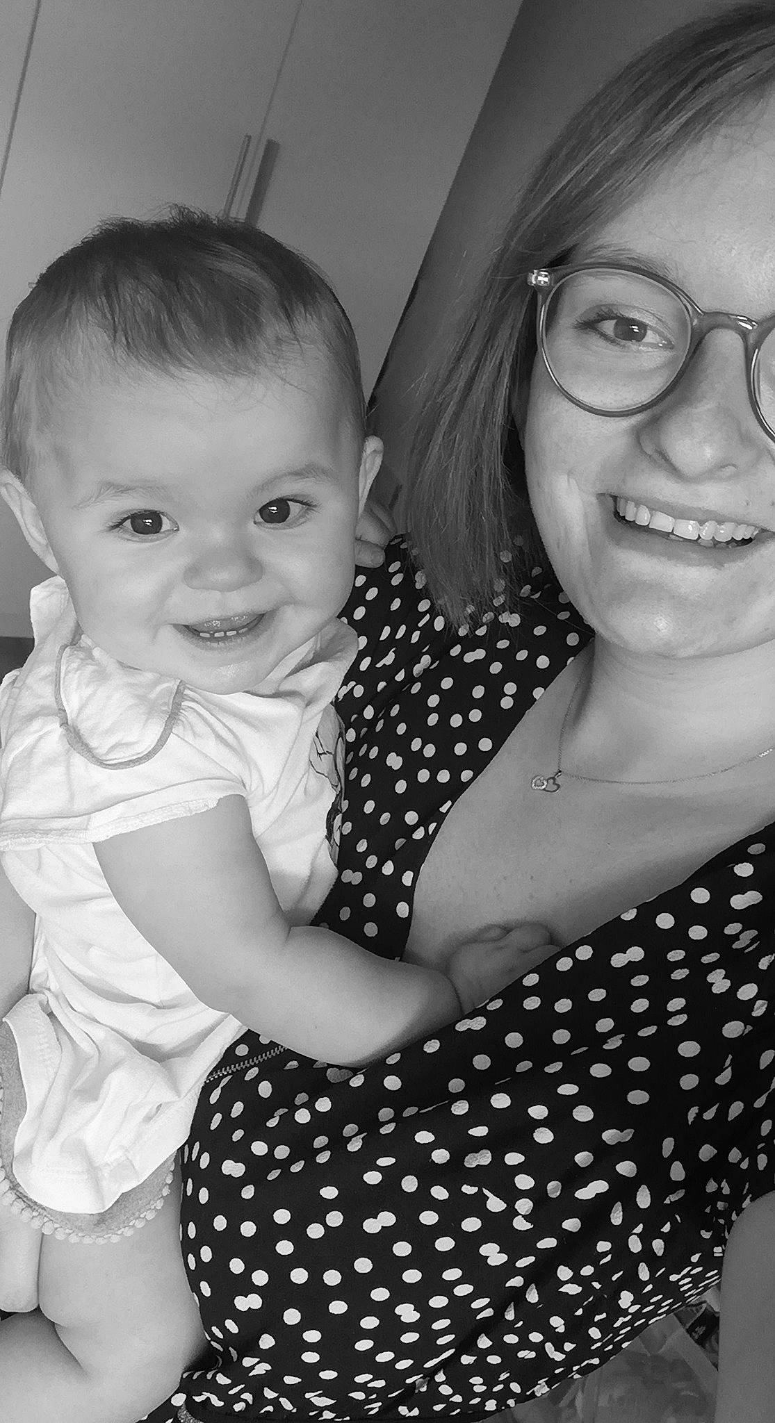 Eléna participe au concours pour gagner de l'argent avec cette photo : black_and_white, child, design, eye, face, facial_expression, head, iris, joy, monochrome, monochrome_photography, pattern, people, person, photograph, photography, polka_dot, skin, smile, snapshot