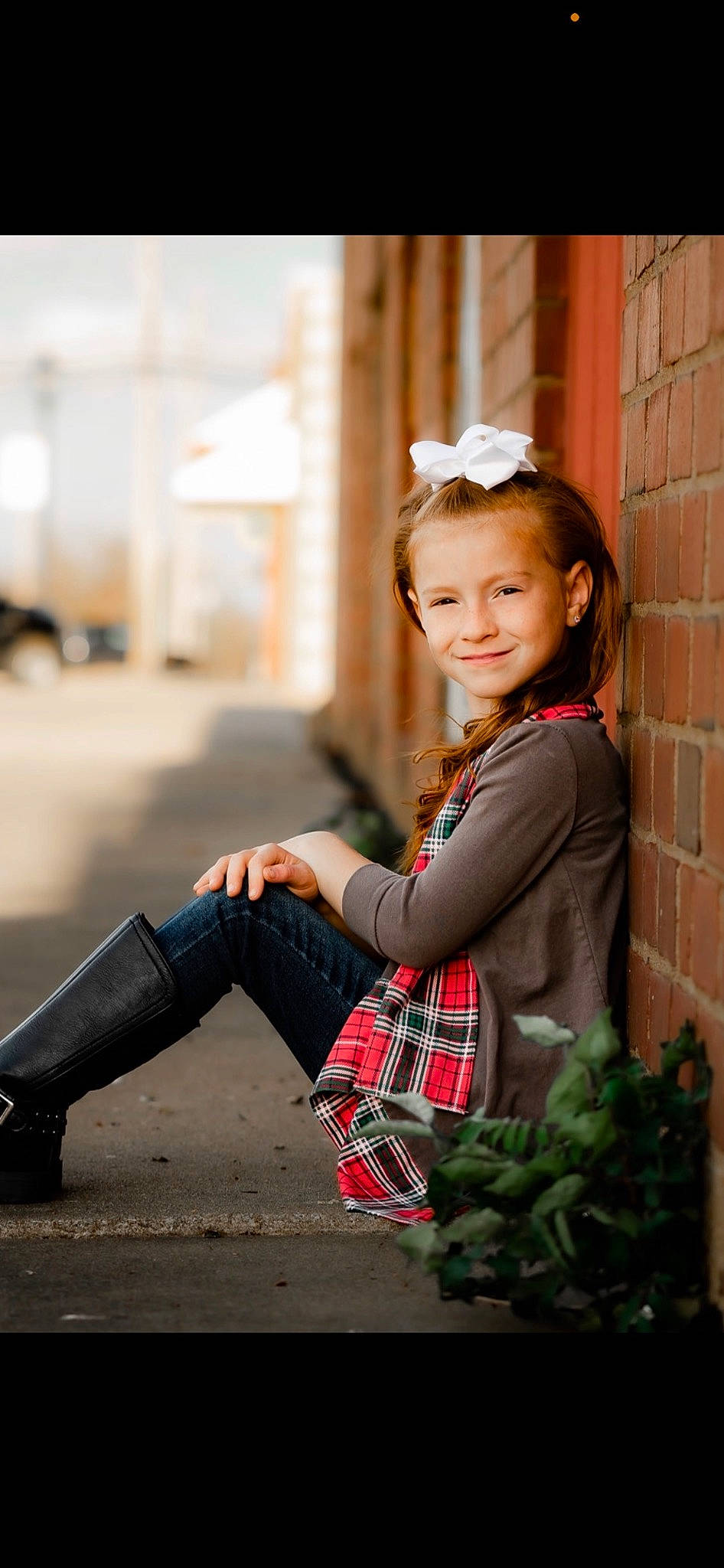 Madi is registered to the contest to win money with this photo: blond, brown_hair, child, cool, flash_photography, grass, happy, human_leg, joint, joy, knee, leaf_vegetable, lip, pattern, person, plaid, sleeve, smile, standing, tartan
