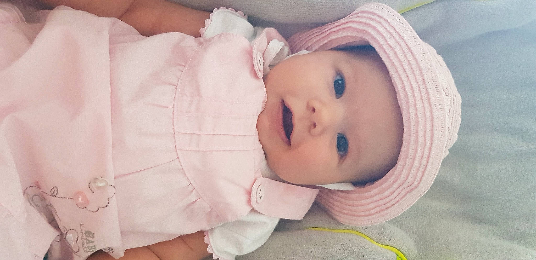 Léana a rejoint le concours — aidez-le/la à gagner de superbes lots ! baby, baby_sleeping, beauty, cheek, child, eye, face, head, headgear, headwear, lip, nose, person, photography, pink, portrait_photography, product, skin, sleep, smile