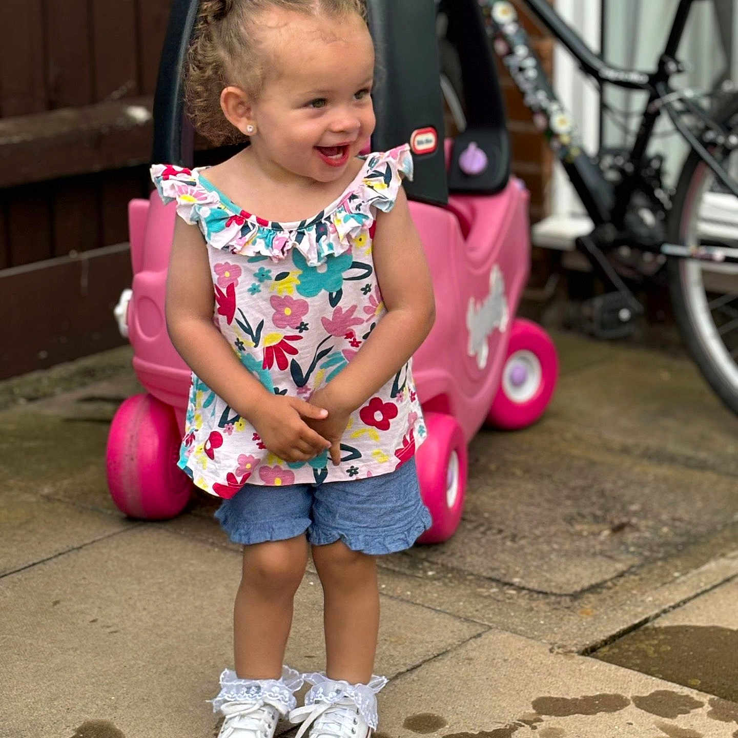Neriah is registered to the contest to win money with this photo: child, city, clothing, face, female, footwear, girl, head, pants, person, photography, portrait, road, sandal, shoe, shorts, sneaker, street, summer, urban