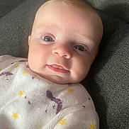 Ambre participe au concours pour gagner de l'argent avec cette photo : baby, blanket, child, clothing, comfort, couch, cozy, cute, expression, eyes, face, head, indoors, infant, portrait, resting, skin, smile, soft, young