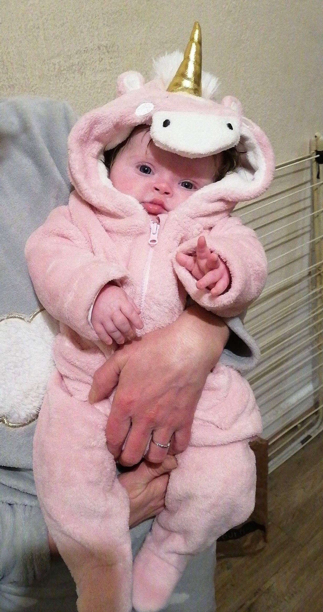 Alix participe au concours pour gagner de l'argent avec cette photo : baby, baby_toddler_clothing, cap, child, comfort, dress, face, finger, fur, gesture, hand, happy, hat, person, pink, plush, sitting, skin, sleeve, stuffed_toy