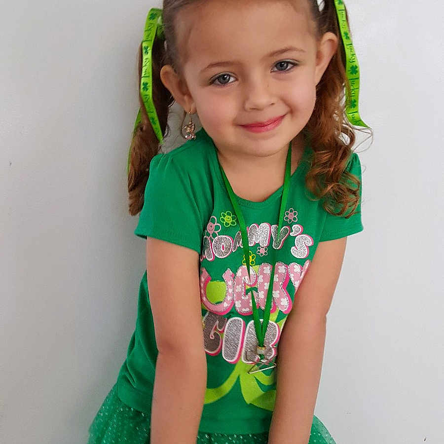 Capri is registered to the contest to win money with this photo: