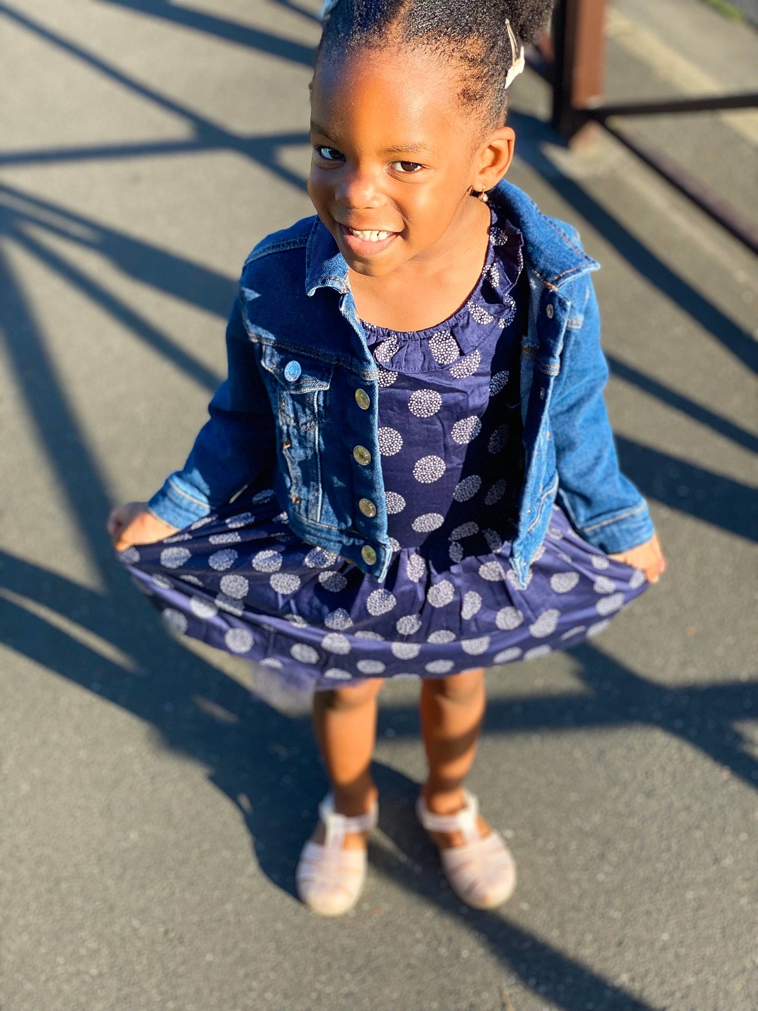 Aliyah a rejoint le concours — aidez-le/la à gagner de superbes lots ! electric_blue, event, eye, face, fun, hair, hairstyle, happy, head, human_leg, joy, leisure, pattern, person, sandal, shoe, skin, smile, snapshot, sock