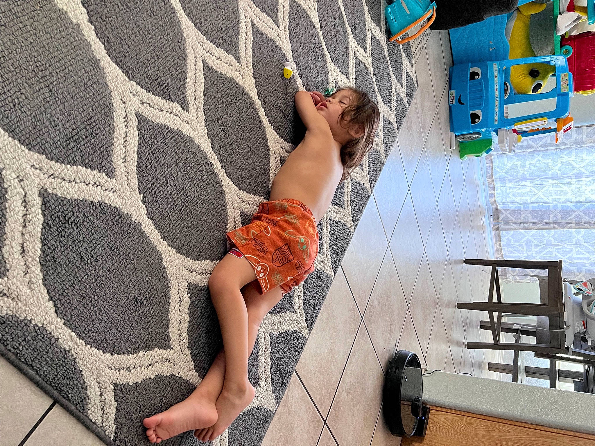 Kingsly is registered to the contest to win money with this photo: back, barefoot, circle, comfort, flooring, foot, fun, human_leg, leisure, pattern, person, room, sandal, sitting, thigh, toddler, visual_arts, waist, wall, water