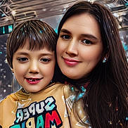 Mayroon a rejoint le concours — aidez-le/la à gagner de superbes lots ! child, woman, smile, portrait, close_up, super_mario, graphic_sweater, cartoon, indoor, twinkle_background, long_hair, short_hair, family, happy, face, clothing, parent_child, photography, cozy, playful