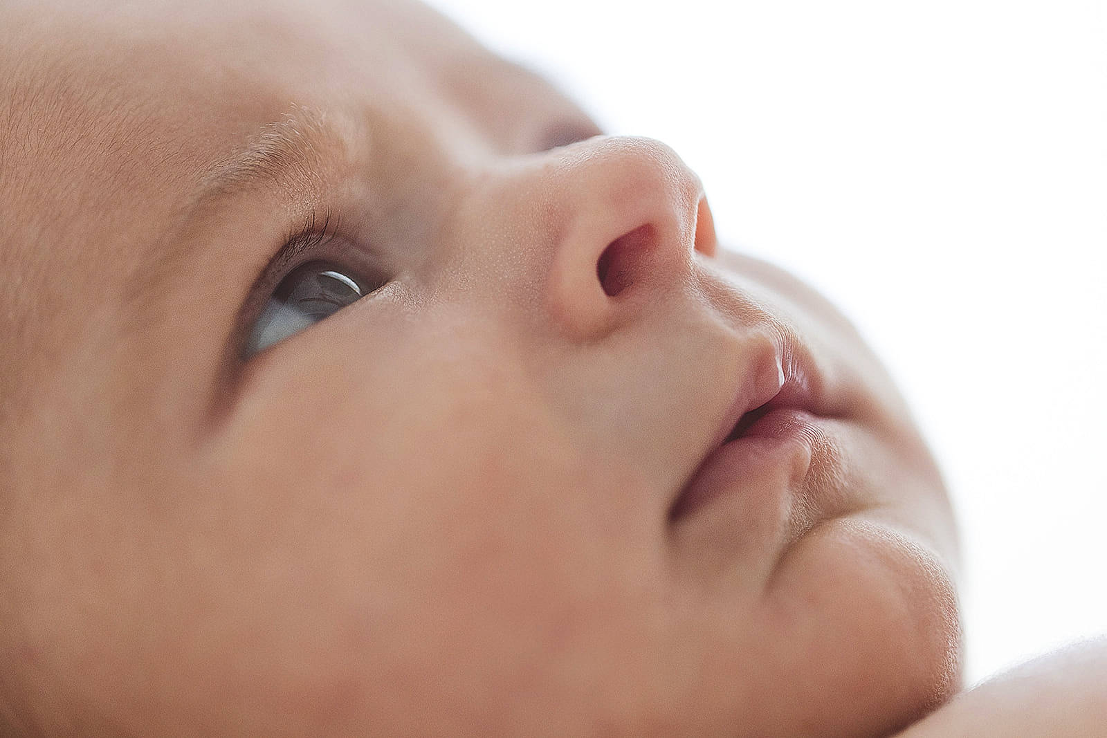 Mya participe au concours pour gagner de l'argent avec cette photo : baby, cheek, child, close_up, comfort, eyebrow, eyelash, face, gesture, happy, iris, lip, nail, neck, no_expression, nose, person, portrait_photography, thumb, toddler