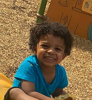 Sohan participe au concours pour gagner de l'argent avec cette photo : adaptation, child, eye, face, fun, grass, happy, head, human_body, joy, laugh, leisure, mouth, nose, outdoor_play_equipment, person, play, sand, smile, soil