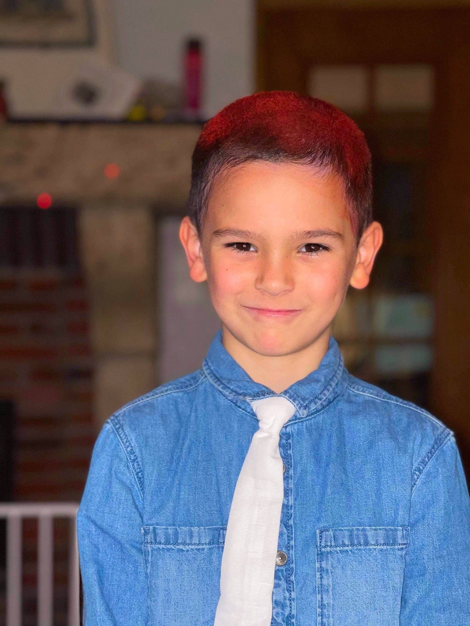 Léandro a rejoint le concours — aidez-le/la à gagner de superbes lots ! blazer, button, child, chin, collar, denim, dress_shirt, electric_blue, face, fashion_design, flash_photography, forehead, formal_wear, joy, neck, person, plaid, sleeve, smile, street_fashion