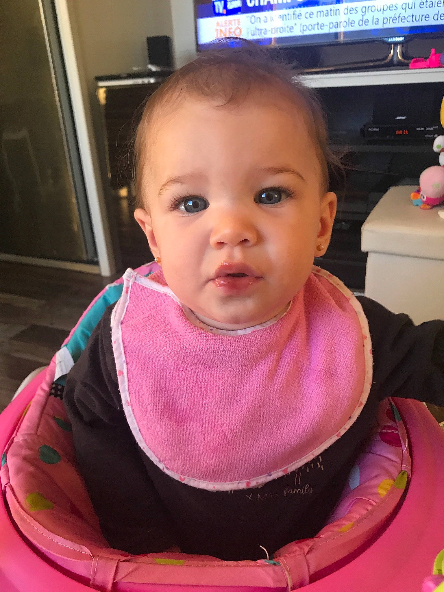 Louise participe au concours pour gagner de l'argent avec cette photo : cheek, child, chin, day, face, girl, infant, lip, person, pink, product, skin, toddler