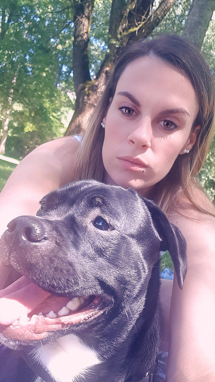 Narko participe au concours pour gagner de l'argent avec cette photo : american_pit_bull_terrier, american_staffordshire_terrier, bandog, boerboel, cane_corso, canidae, carnivore, dog, dog_breed, dog_walking, fawn, grass, non_sporting_group, nose, person, photography, pit_bull, selfie, smile, snout