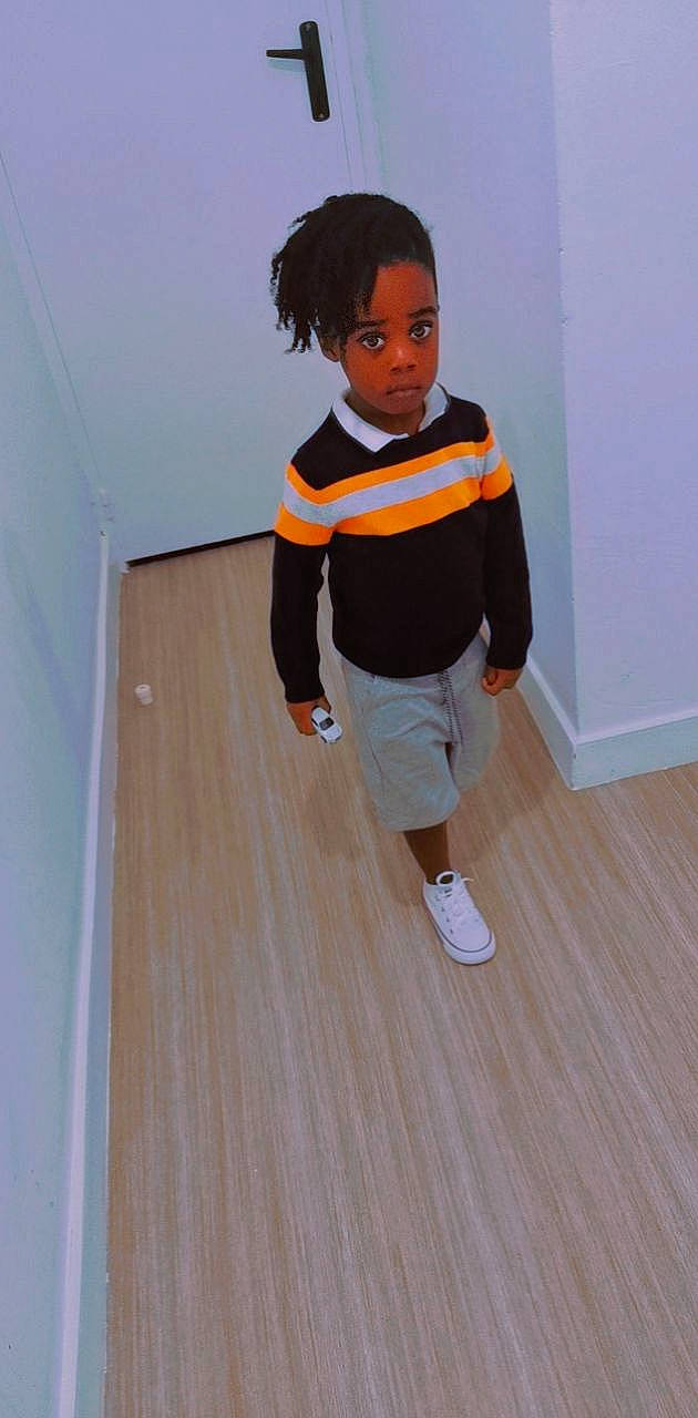 Illan participe au concours pour gagner de l'argent avec cette photo : baby_toddler_clothing, floor, flooring, hair, hardwood, human_leg, jheri_curl, knee, laminate_flooring, shorts, sleeve, sock, sportswear, t_shirt, thigh, toddler, varnish, wood, wood_flooring, wood_stain