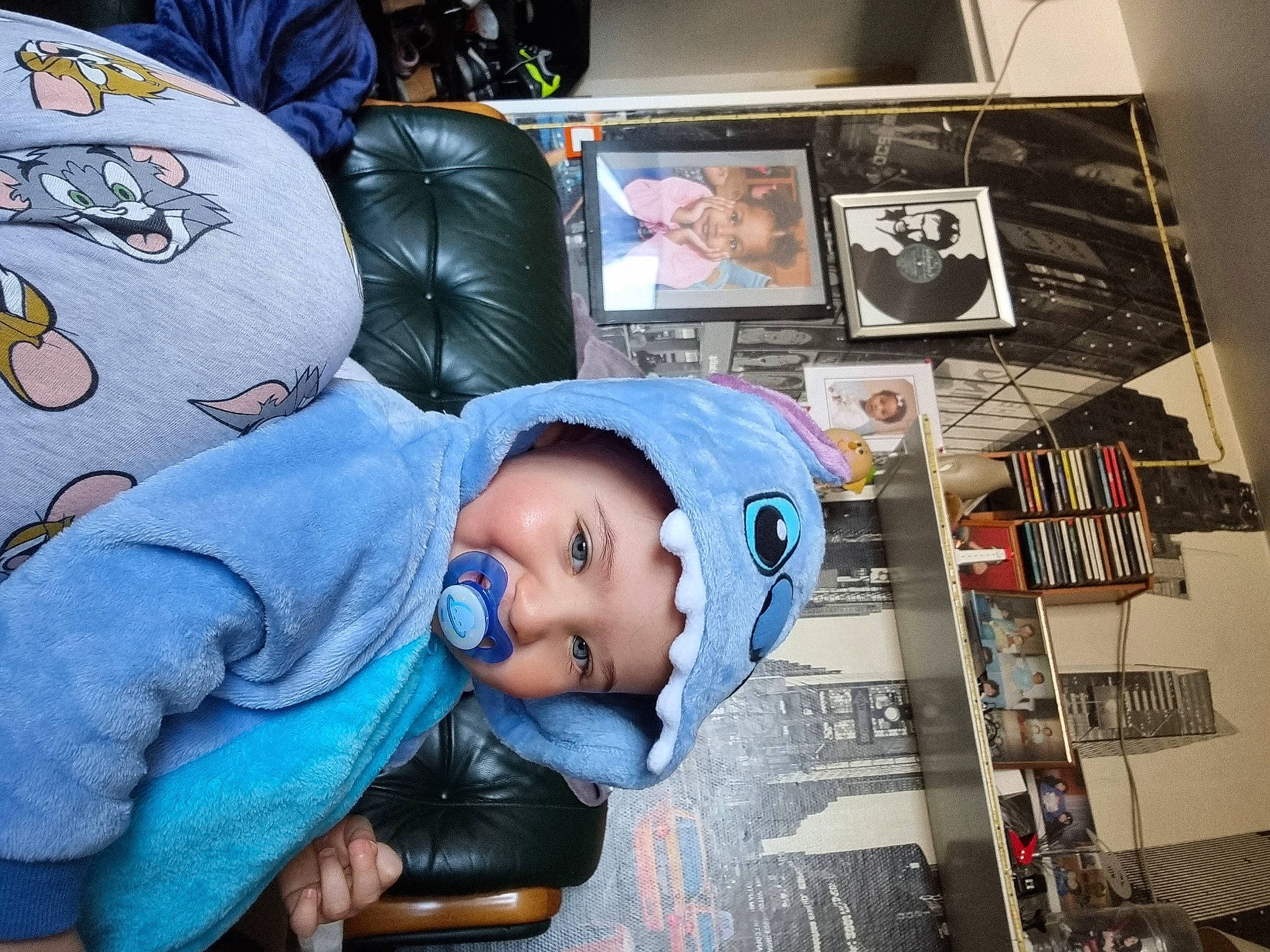 Evans a rejoint le concours — aidez-le/la à gagner de superbes lots ! art, baby, child, collection, comfort, electric_blue, fun, headwear, illustration, person, room, space, toddler, visual_arts