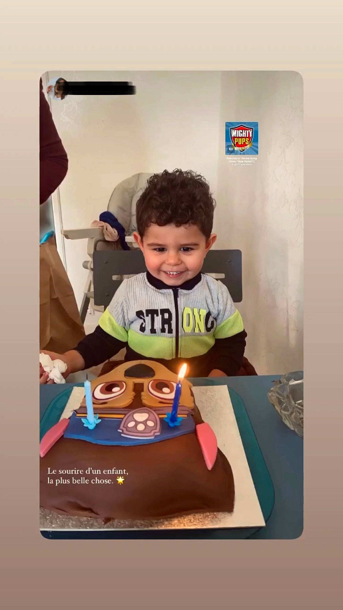 Mohamed-aziz participe au concours pour gagner de l'argent avec cette photo : art, baked_goods, birthday_cake, cake, candle, child, dessert, event, food, fun, happy, joy, person, picture_frame, room, shirt, sitting, sleeve, smile, t_shirt