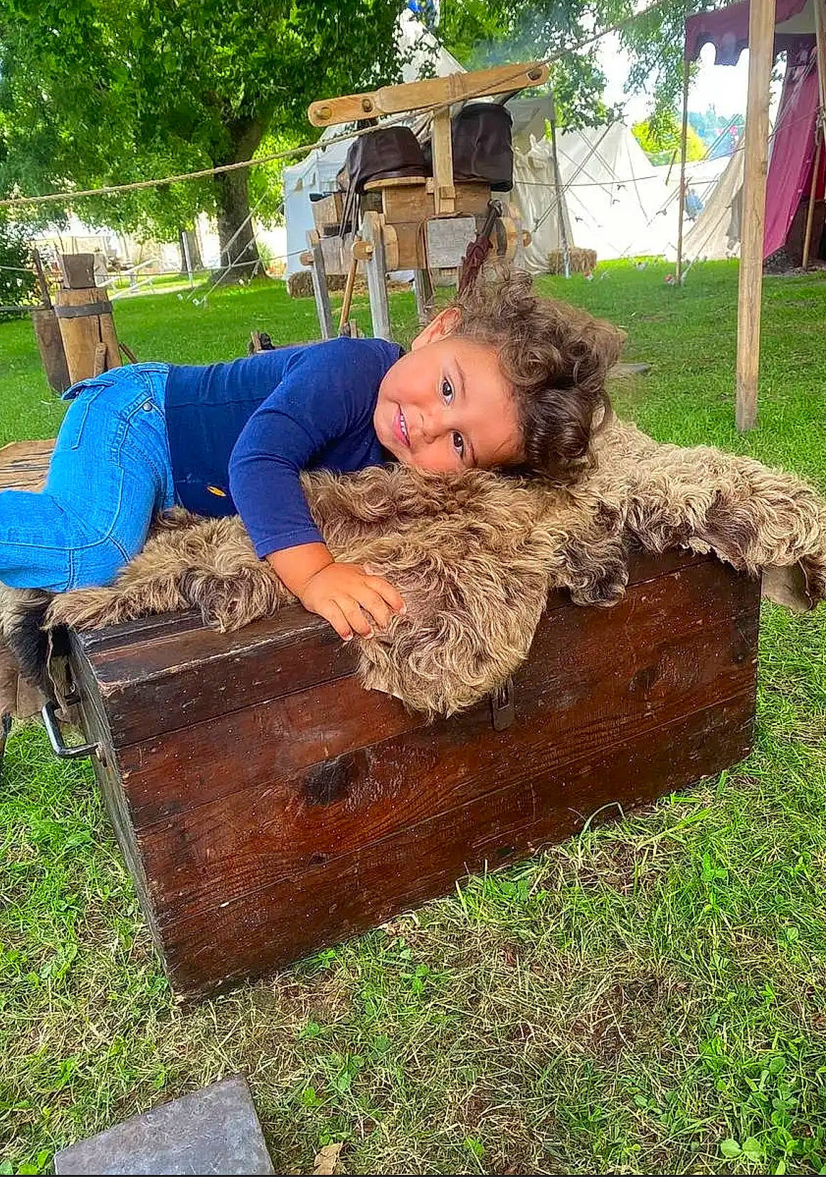 Mohamed-aziz a rejoint le concours — aidez-le/la à gagner de superbes lots ! art, fun, garden, grass, groundcover, happy, landscape, landscaping, leisure, people_in_nature, person, plant, recreation, shrub, sitting, smile, soil, t_shirt, tree, trunk