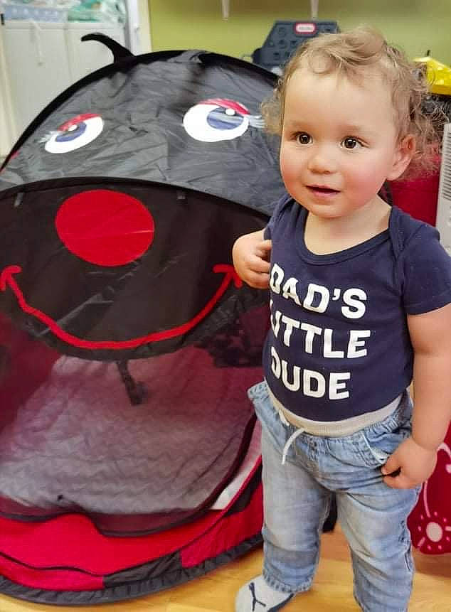 Mayson participe au concours pour gagner de l'argent avec cette photo : baby, baby_toddler_clothing, backpack, bag, carmine, child, clothing, couch, flooring, fun, happy, jeans, outerwear, pattern, person, personal_protective_equipment, shoulder, sleeve, standing, t_shirt