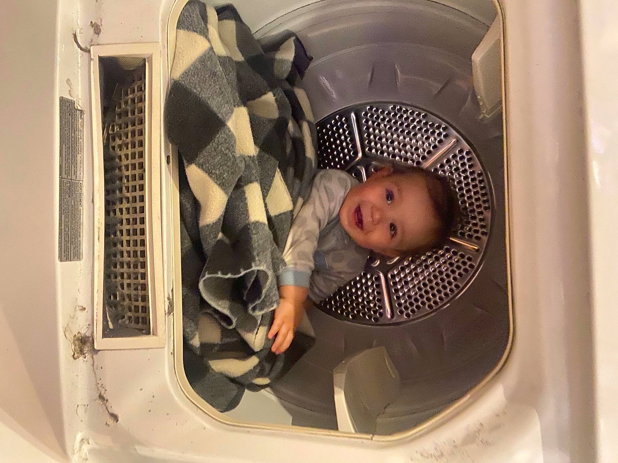 Mayson participe au concours pour gagner de l'argent avec cette photo : audio_equipment, auto_part, automotive_design, automotive_exterior, baby, baby_products, baby_toddler_clothing, child, circle, comfort, design, home_appliance, joy, laundry_room, major_appliance, mechanical_fan, organ, person, product, room