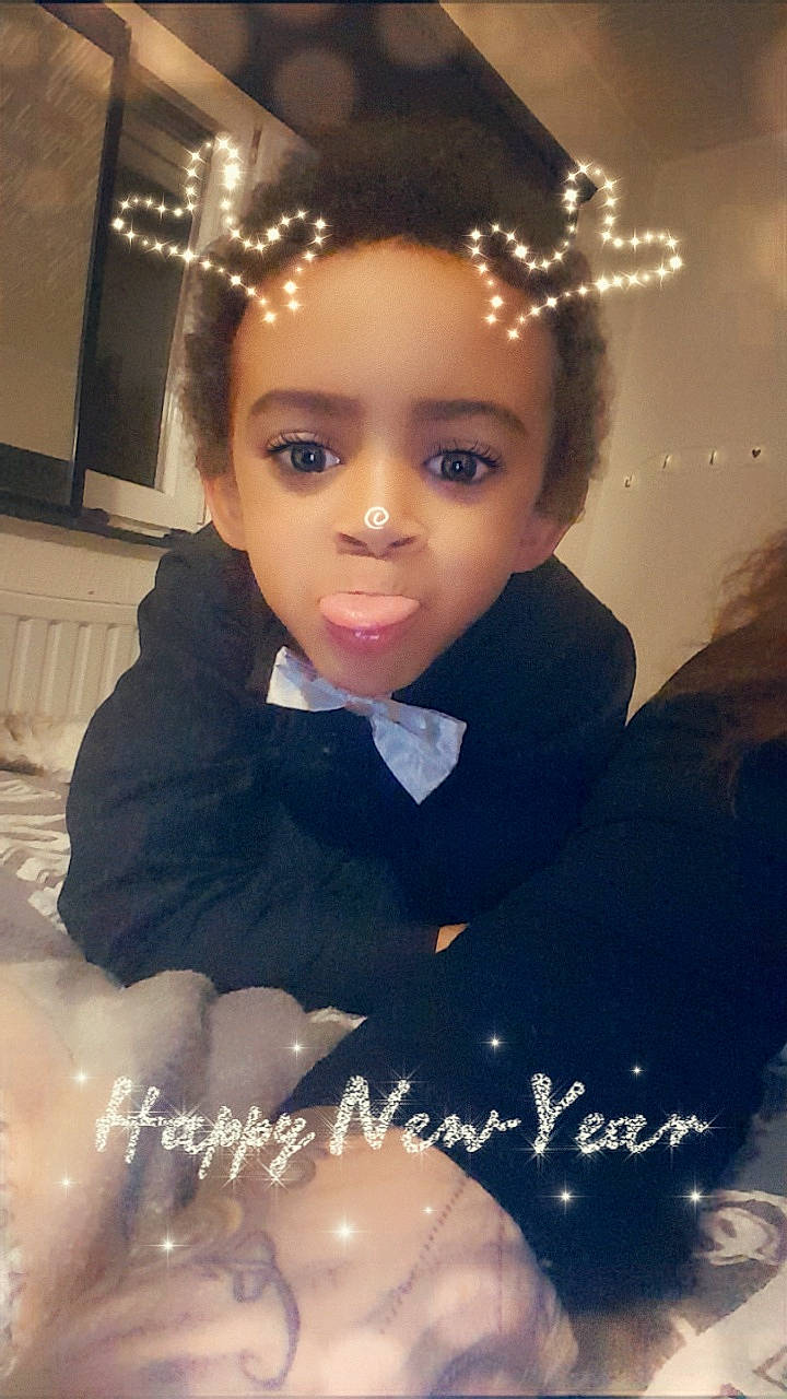 Malcom a rejoint le concours — aidez-le/la à gagner de superbes lots ! beauty, black_hair, doll, girl, hair_accessory, hairstyle, head, headpiece, human_hair_color, lady, person