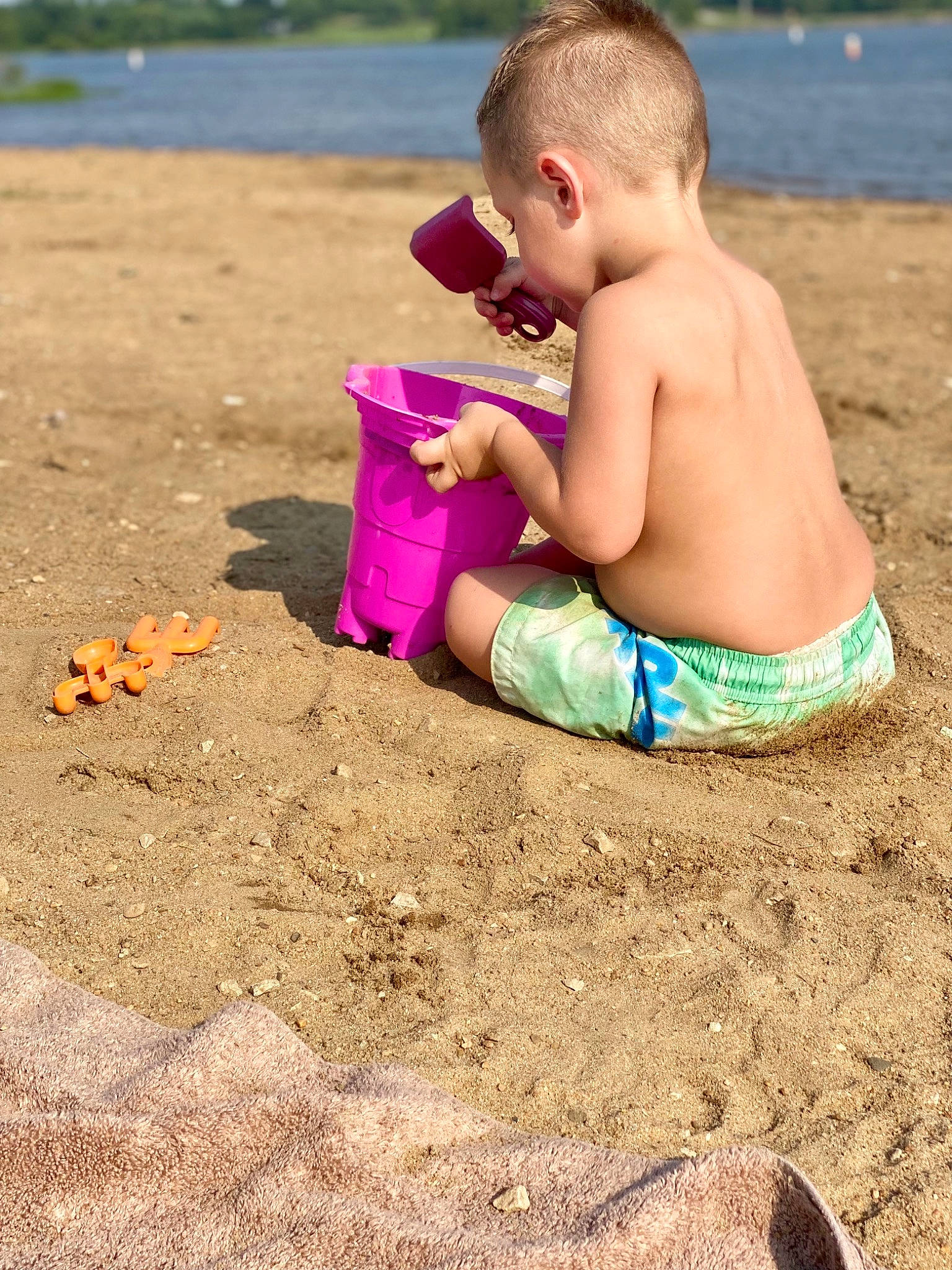 Felix is registered to the contest to win money with this photo: baby, barechested, beach, child, fun, grass, happy, human, landscape, leg, leisure, people_in_nature, people_on_beach, person, recreation, sand, shore, sitting, soil, toddler