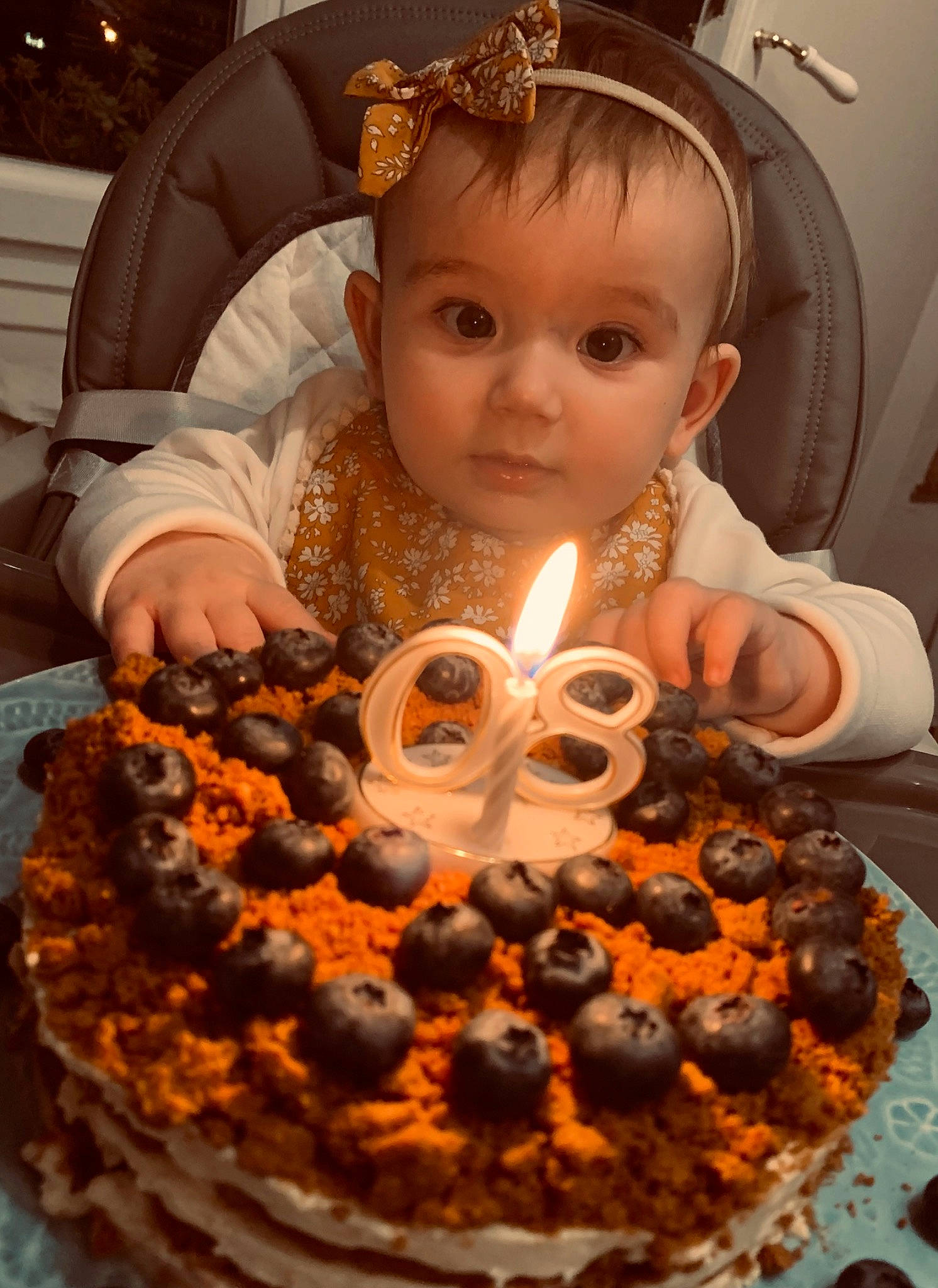 Céline a rejoint le concours — aidez-le/la à gagner de superbes lots ! baby_toddler_clothing, baked_goods, baking, child, comfort_food, costume_hat, crown, cuisine, dessert, finger_food, food, headpiece, ingredient, jewellery, junk_food, person, recipe, sweetness, tiara, toddler