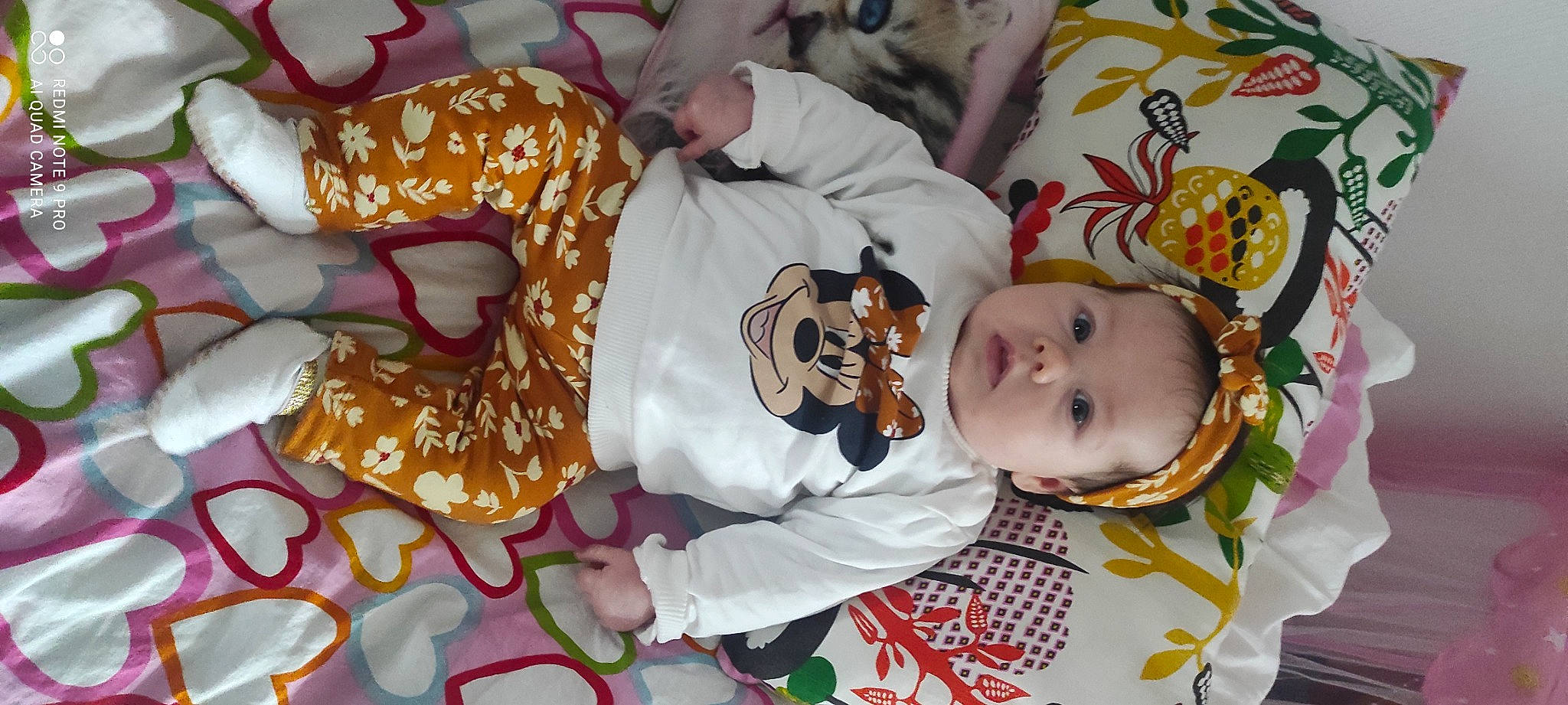 Lilas-rose participe au concours pour gagner de l'argent avec cette photo : baby, baby_products, baby_toddler_clothing, child, event, fur, happy, hat, pattern, person, room, sleeve, toddler, white