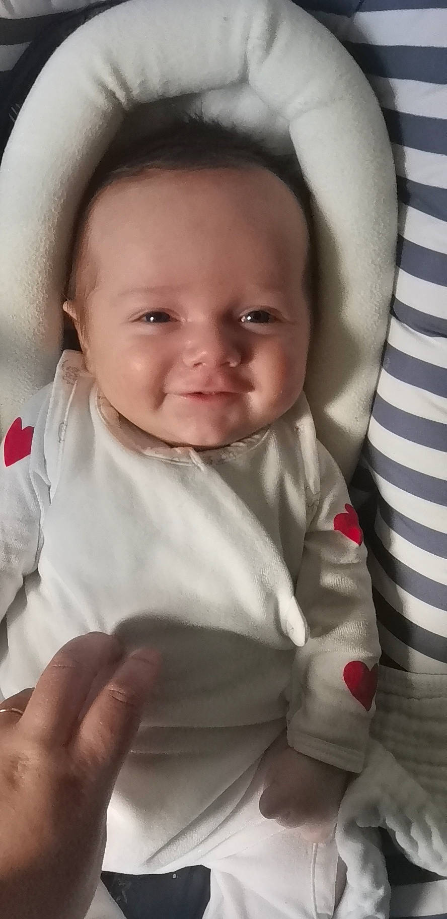 Gabriel a rejoint le concours — aidez-le/la à gagner de superbes lots ! baby, baby_toddler_clothing, cheek, comfort, eyebrow, finger, gesture, hand, happy, iris, lip, mouth, nose, outerwear, person, product, skin, sleeve, smile, thumb