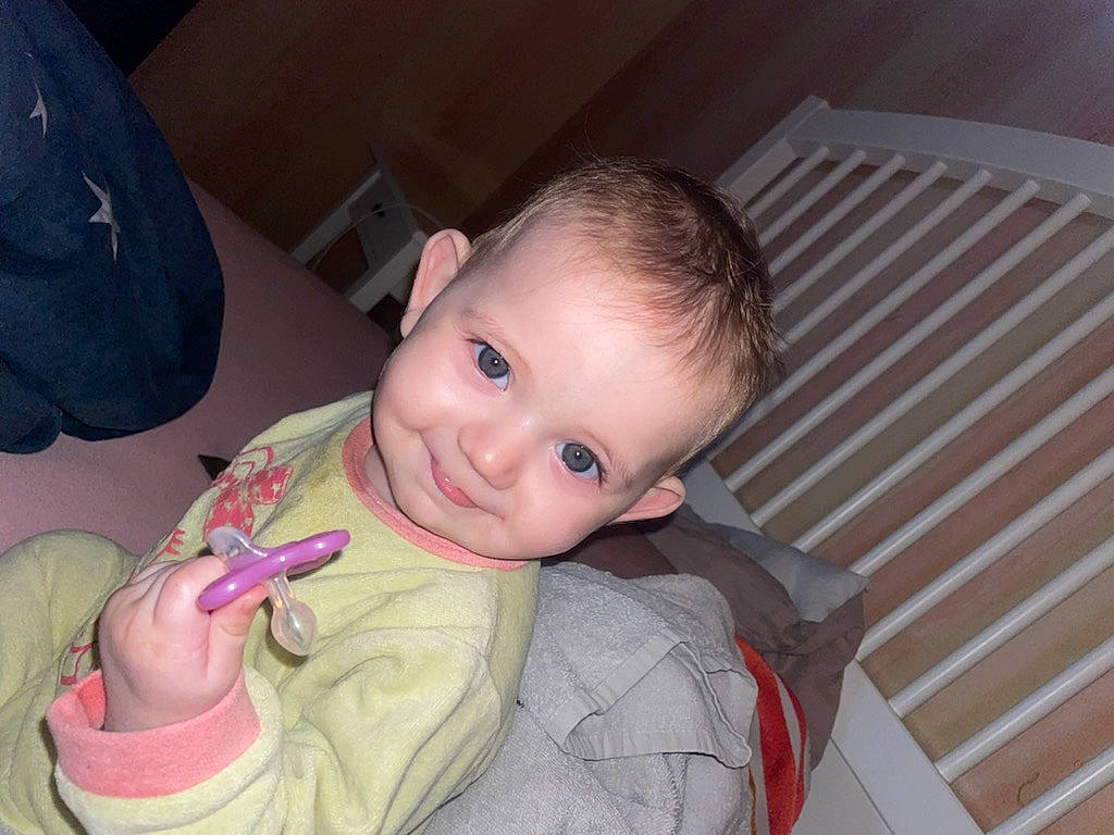 Saëlle participe au concours pour gagner de l'argent avec cette photo : baby, baby_toddler_clothing, cheek, child, ear, eye, eyelash, fun, hair, happy, head, human_body, iris, joy, lip, mouth, nose, person, skin, smile