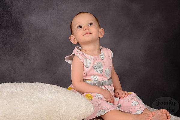 Iraëlle participe au concours pour gagner de l'argent avec cette photo : baby, baby_toddler_clothing, beauty, cheek, comfort, dress, face, facial_expression, finger, flash_photography, gesture, happy, human_body, iris, one_piece_garment, person, pink, skin, sleeve, smile