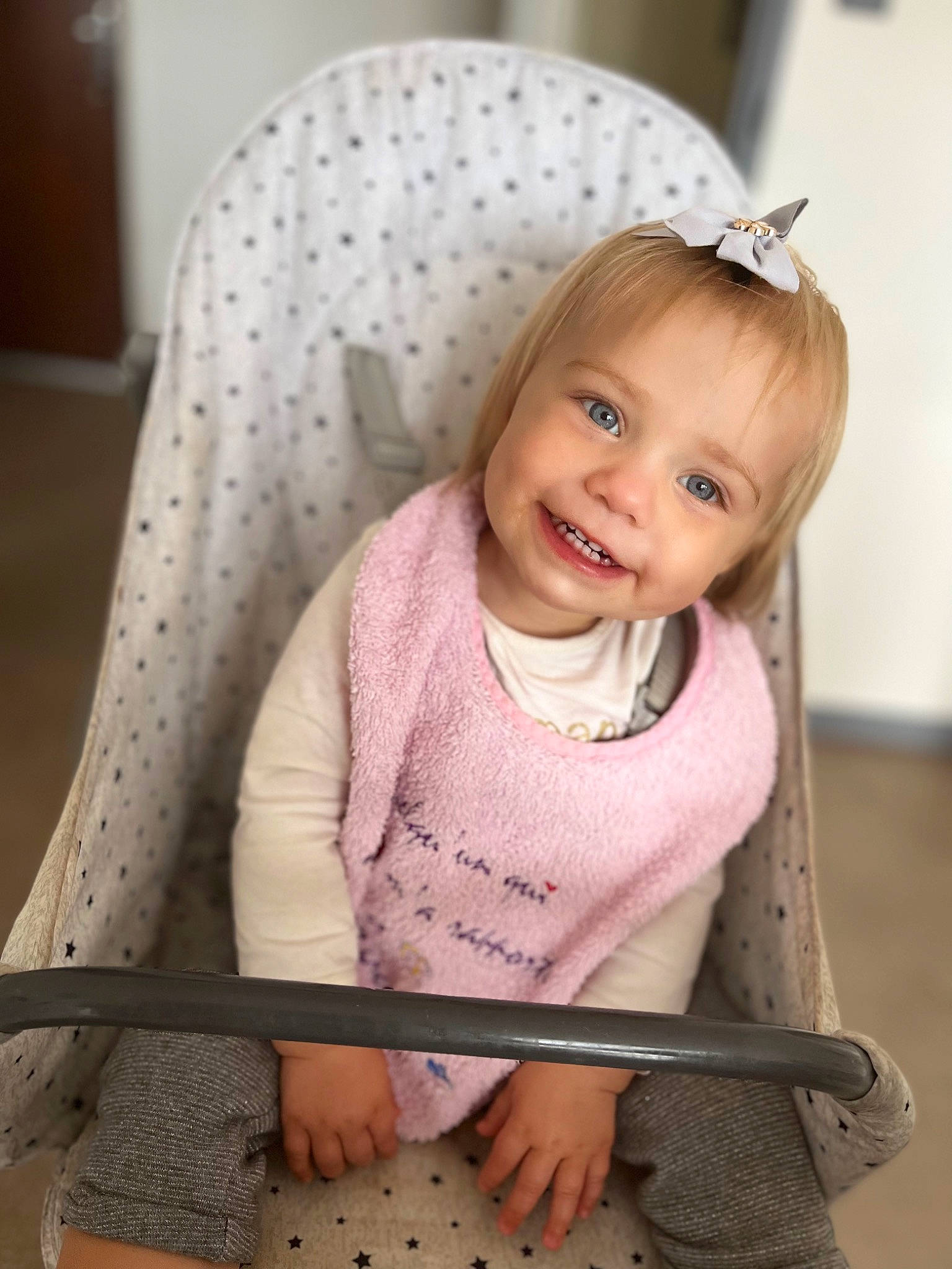 Séléna participe au concours pour gagner de l'argent avec cette photo : arm, baby, baby_toddler_clothing, chair, cheek, child, comfort, eye, happy, head, iris, joy, person, pink, product, shoulder, skin, sleeve, smile, textile
